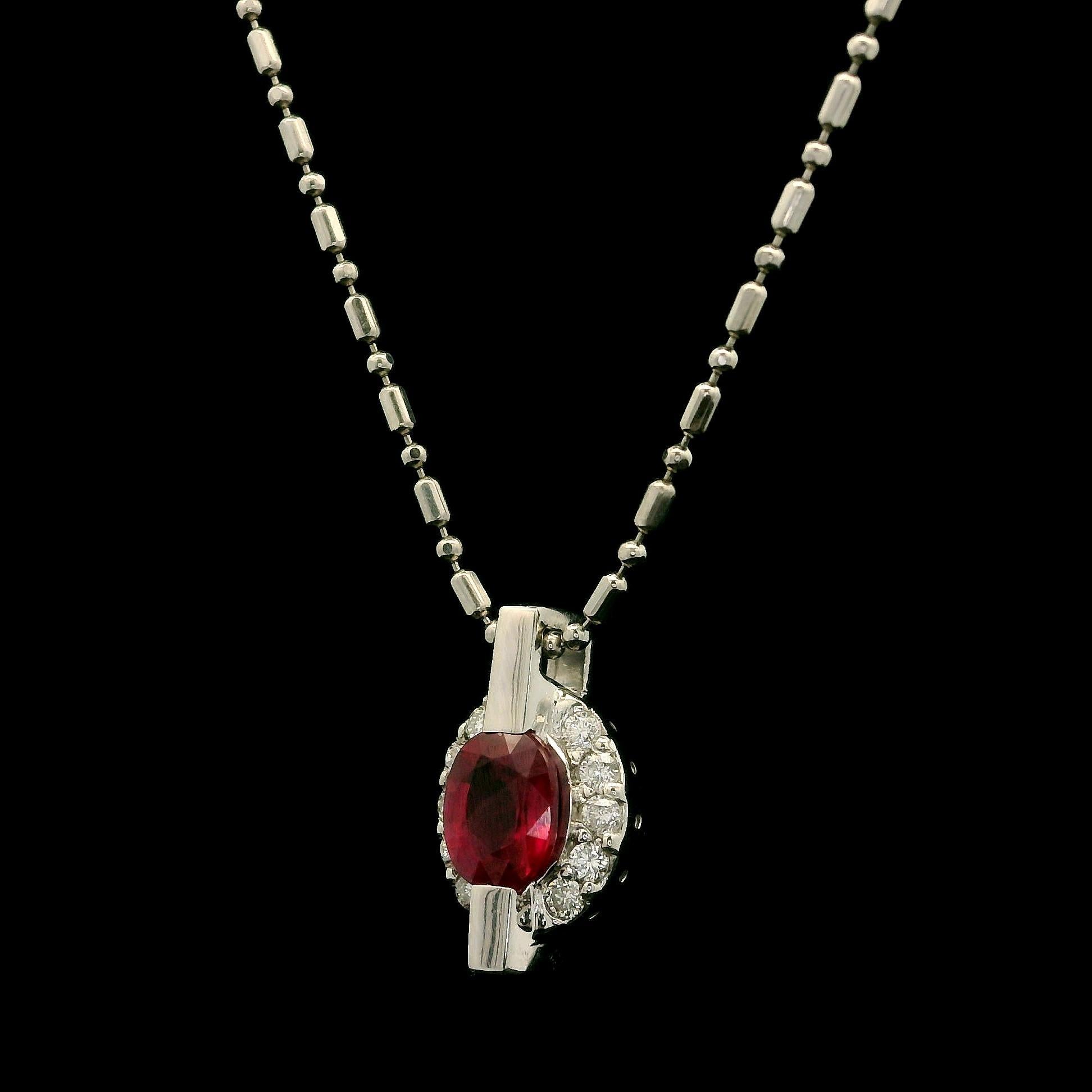 Collar Colgante de Platino GIA 1.23ctw Rubí Ovalado de Birmania c/ Halo de Diamantes Corte oval en venta