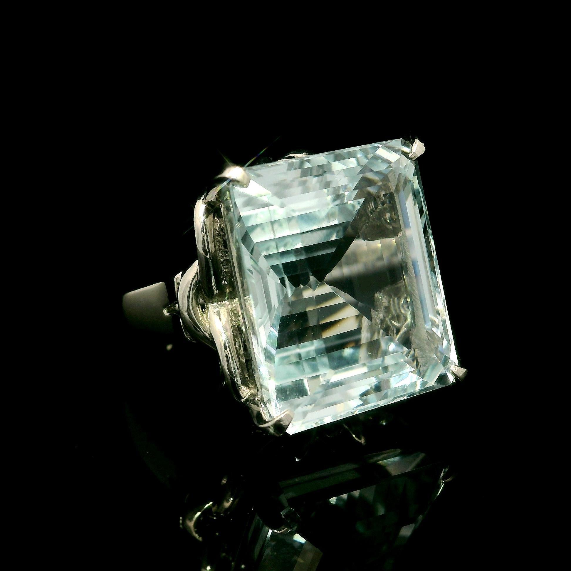 Anello solitario in platino GIA 14,30ct con acquamarina taglio Step rettangolare grande in vendita 1