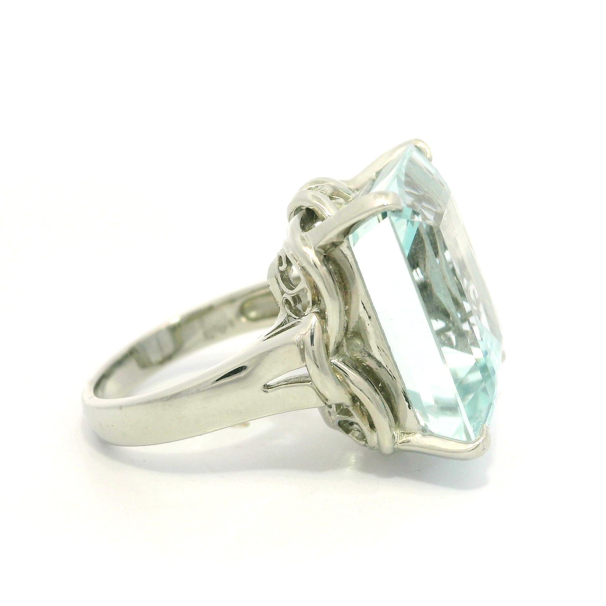 Anello solitario in platino GIA 14,30ct con acquamarina taglio Step rettangolare grande in vendita 3