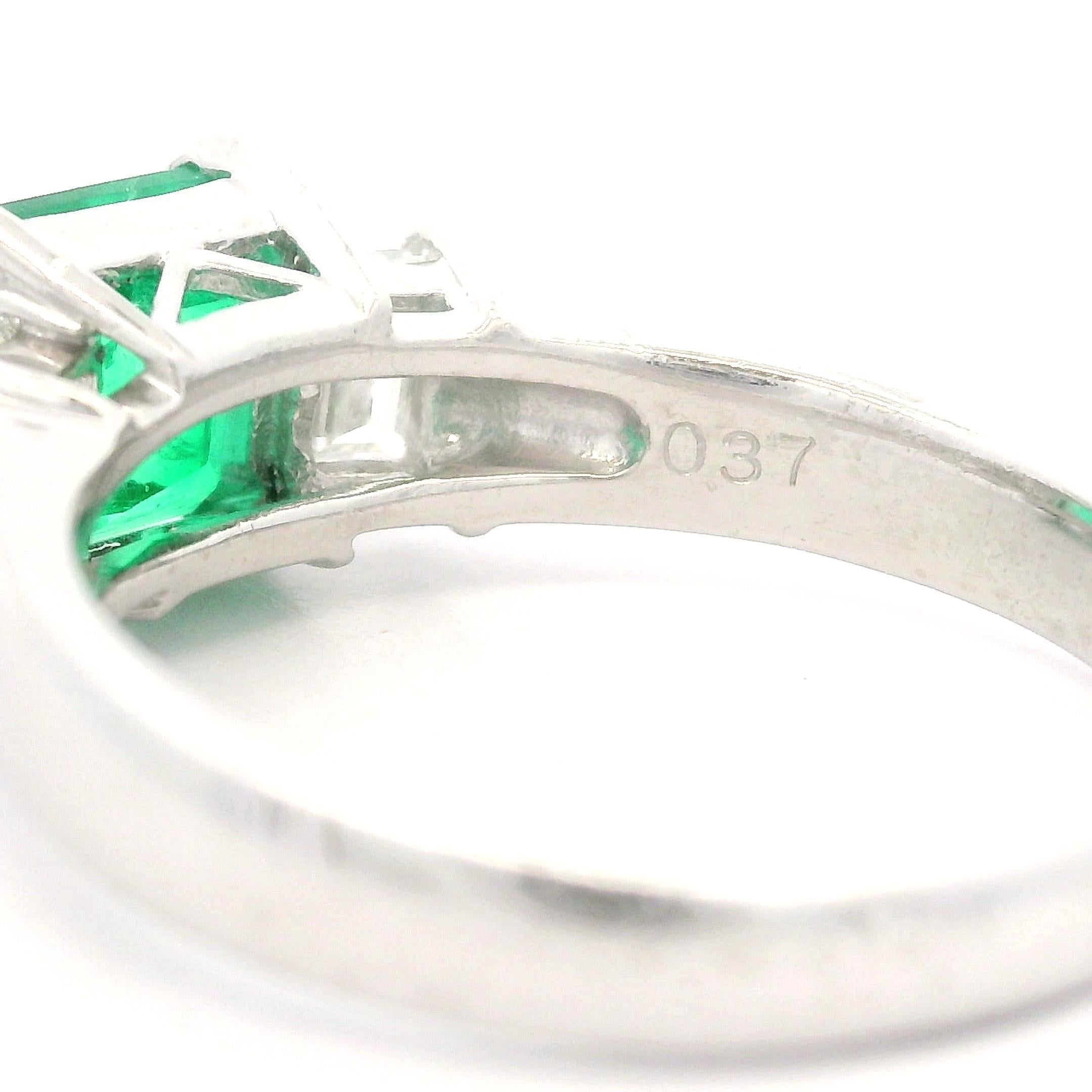 Platinum GIA 1.47ctw Colombian Emerald w/ Diamond Sides 3 Stone Engagement Ring For Sale 5