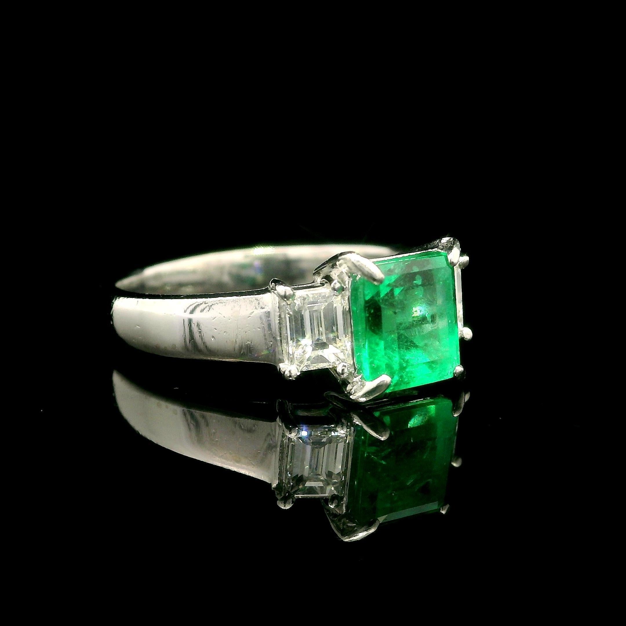 Platinum GIA 1.47ctw Colombian Emerald w/ Diamond Sides 3 Stone Engagement Ring For Sale 6