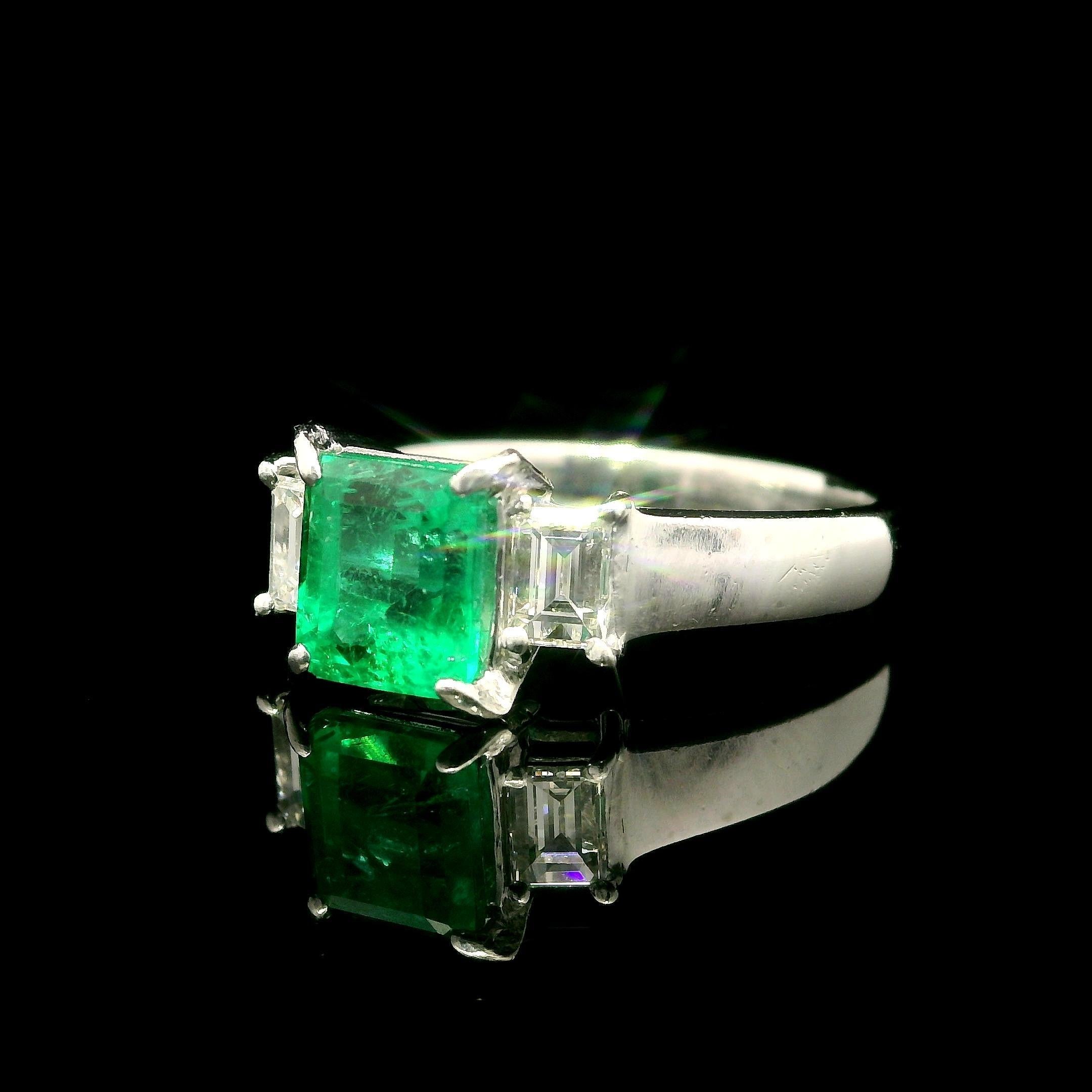Platinum GIA 1.47ctw Colombian Emerald w/ Diamond Sides 3 Stone Engagement Ring For Sale 7