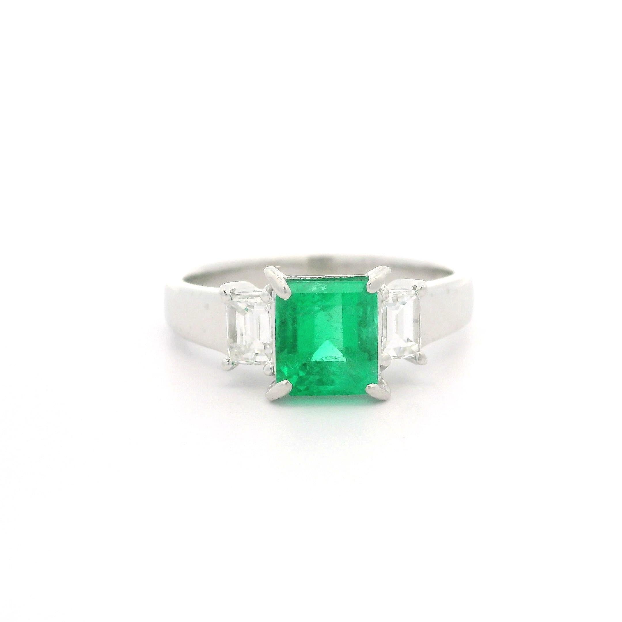 Platinum GIA 1.47ctw Colombian Emerald w/ Diamond Sides 3 Stone Engagement Ring For Sale 8