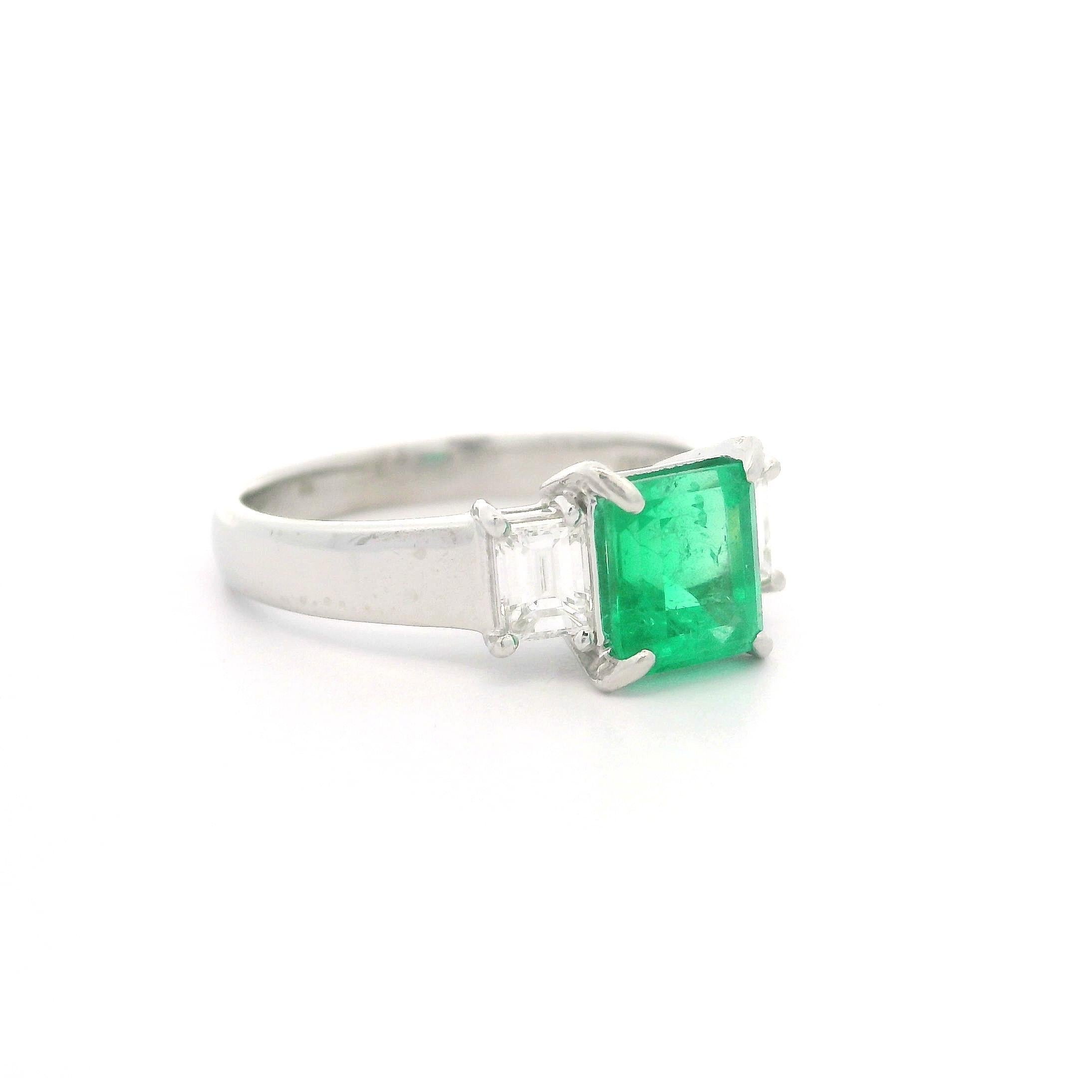 Platinum GIA 1.47ctw Colombian Emerald w/ Diamond Sides 3 Stone Engagement Ring For Sale 9