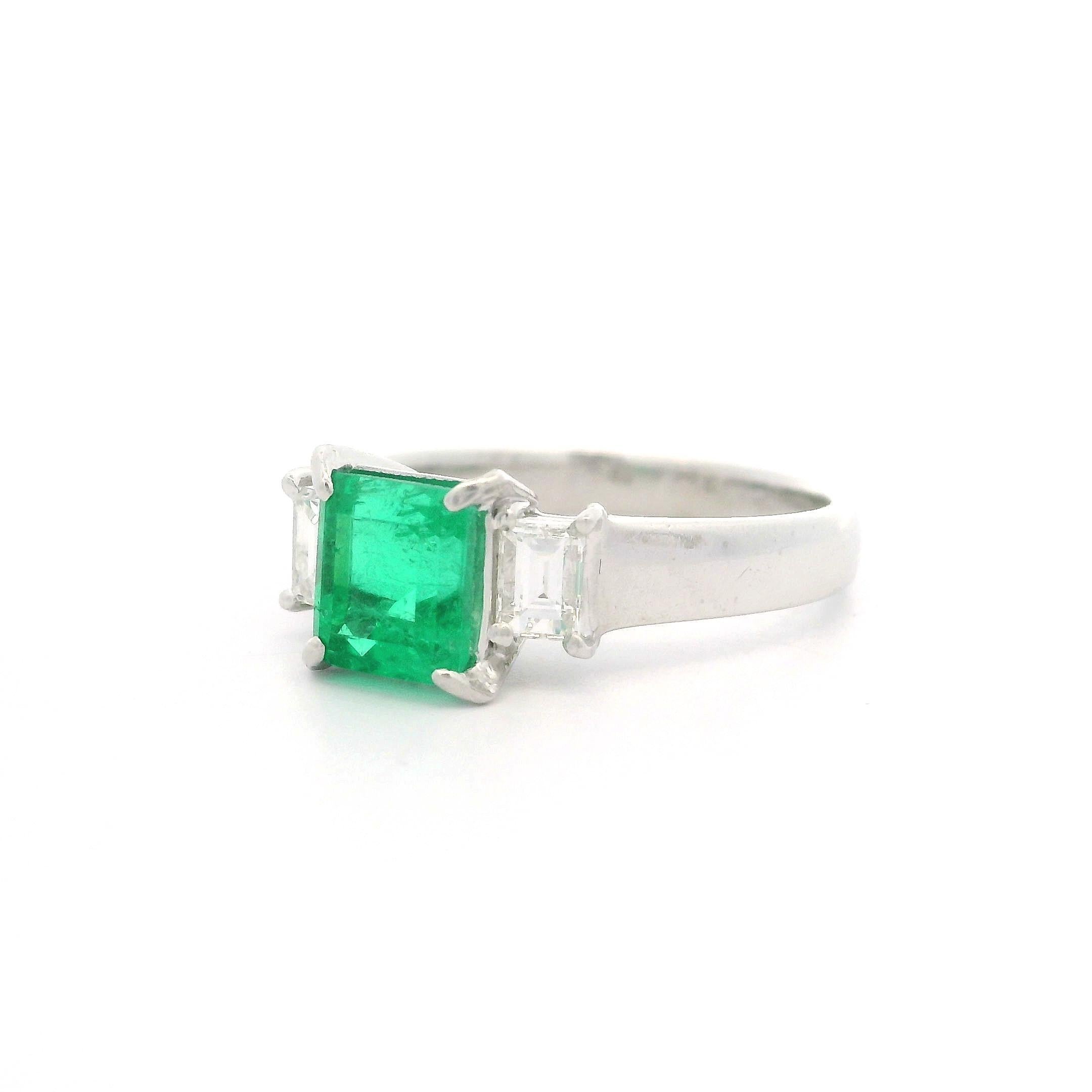 Women's Platinum GIA 1.47ctw Colombian Emerald w/ Diamond Sides 3 Stone Engagement Ring For Sale