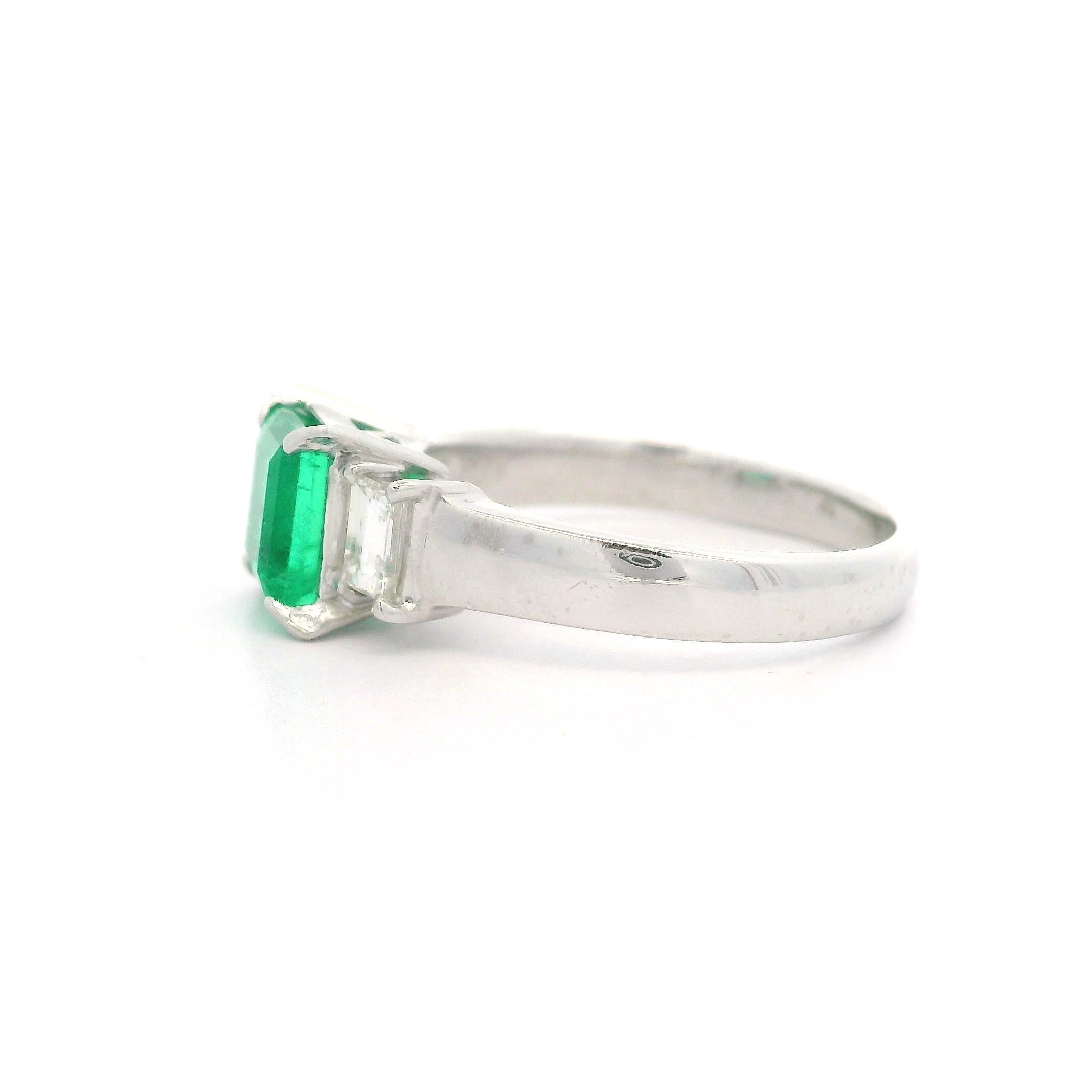 Platinum GIA 1.47ctw Colombian Emerald w/ Diamond Sides 3 Stone Engagement Ring For Sale 1