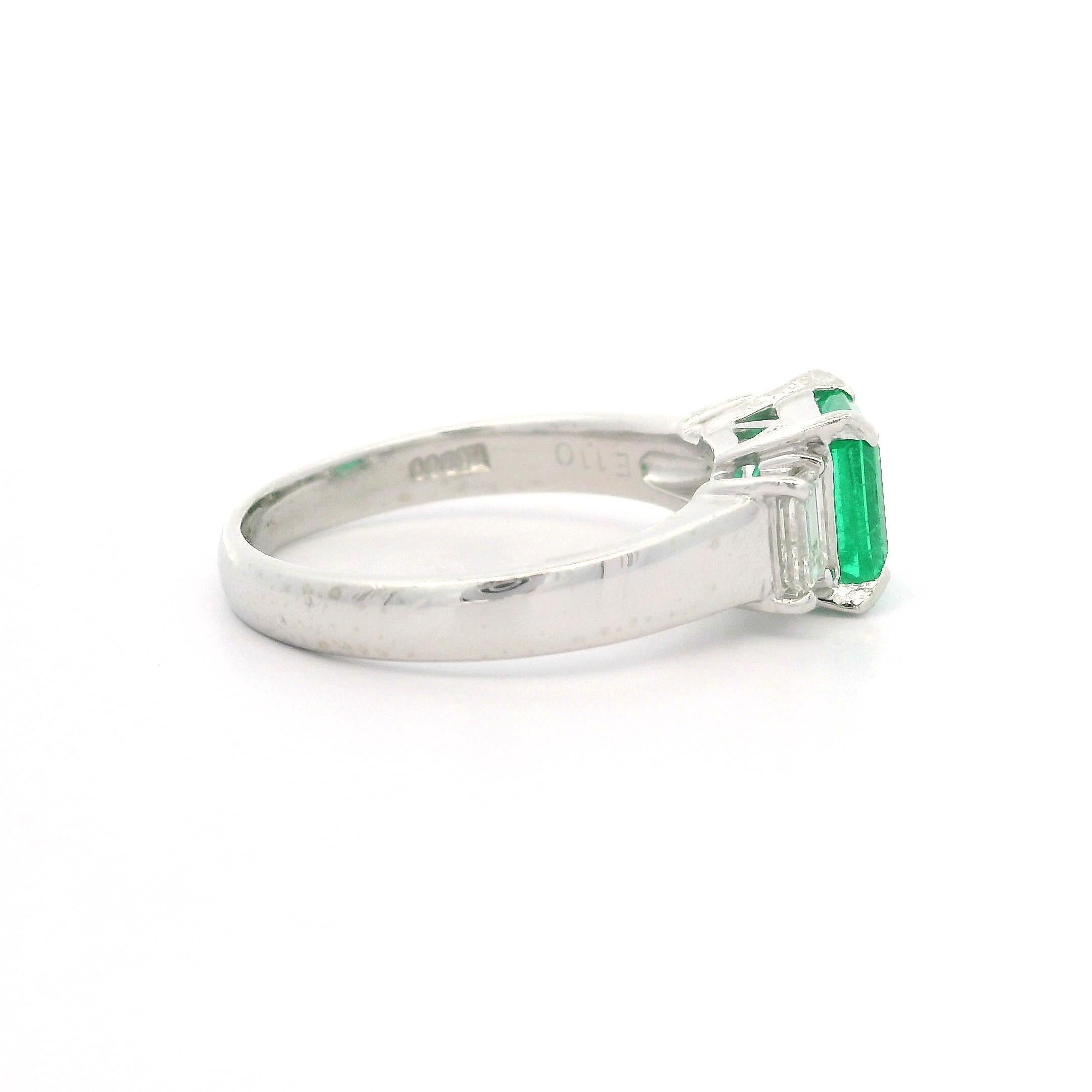 Platinum GIA 1.47ctw Colombian Emerald w/ Diamond Sides 3 Stone Engagement Ring For Sale 3
