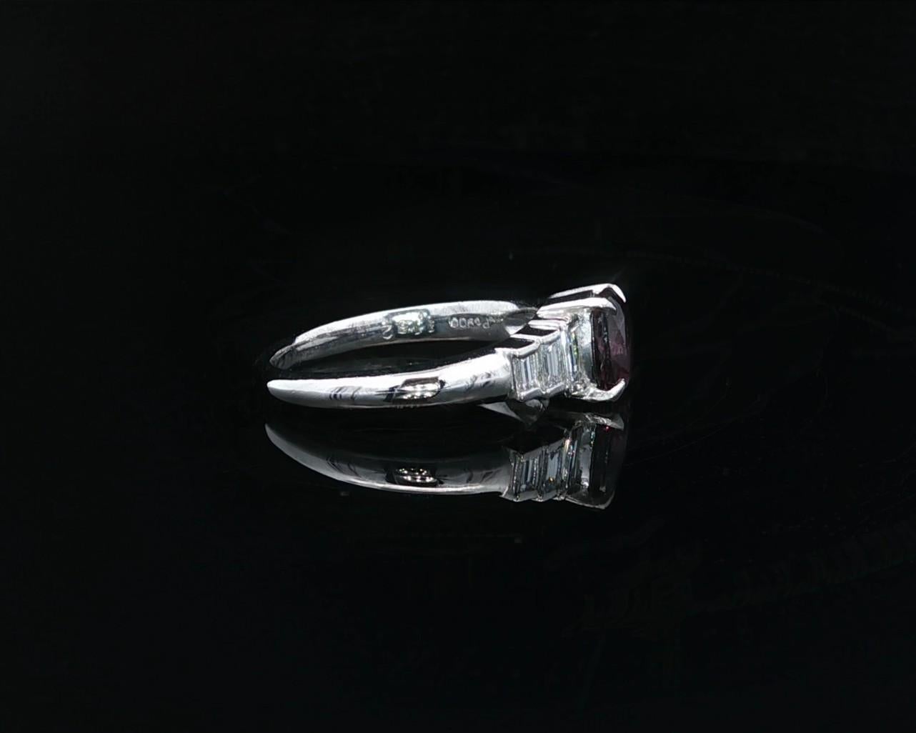 Anillo de Platino GIA 1.51ct Azul Púrpura Cambio de Color Granate con Diamantes Paso a Lado en venta 8