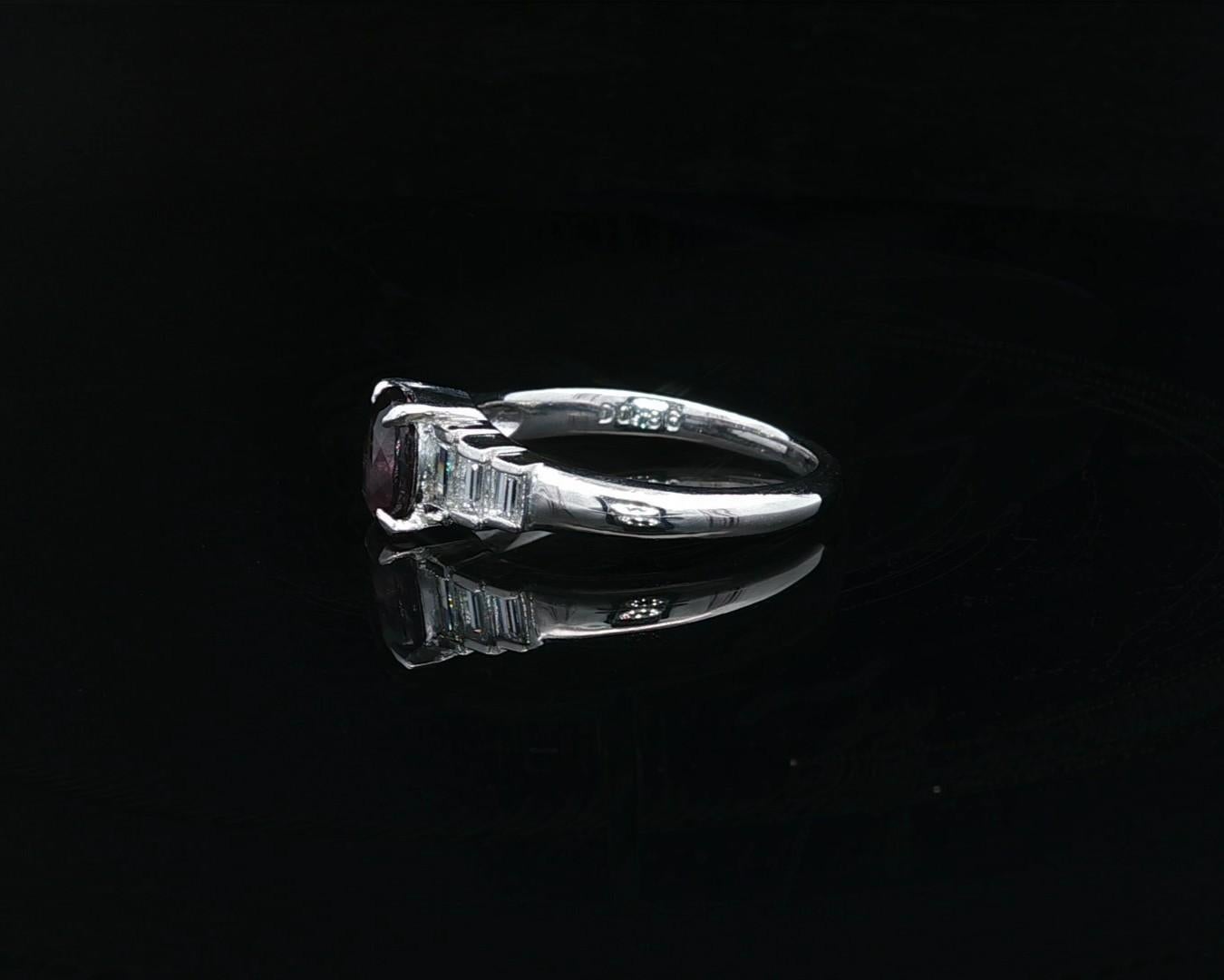 Anillo de Platino GIA 1.51ct Azul Púrpura Cambio de Color Granate con Diamantes Paso a Lado en venta 9