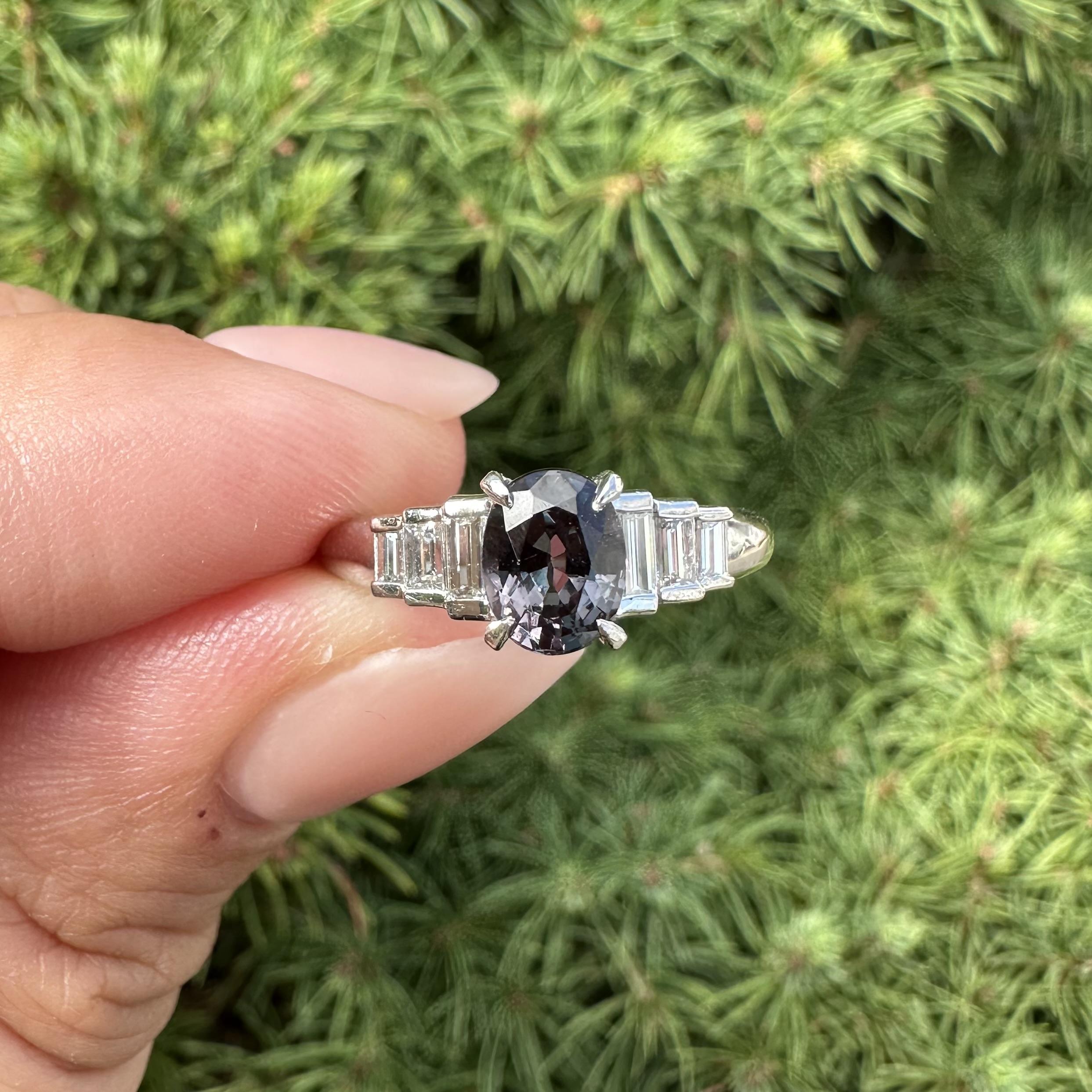 Anillo de Platino GIA 1.51ct Azul Púrpura Cambio de Color Granate con Diamantes Paso a Lado en venta 13