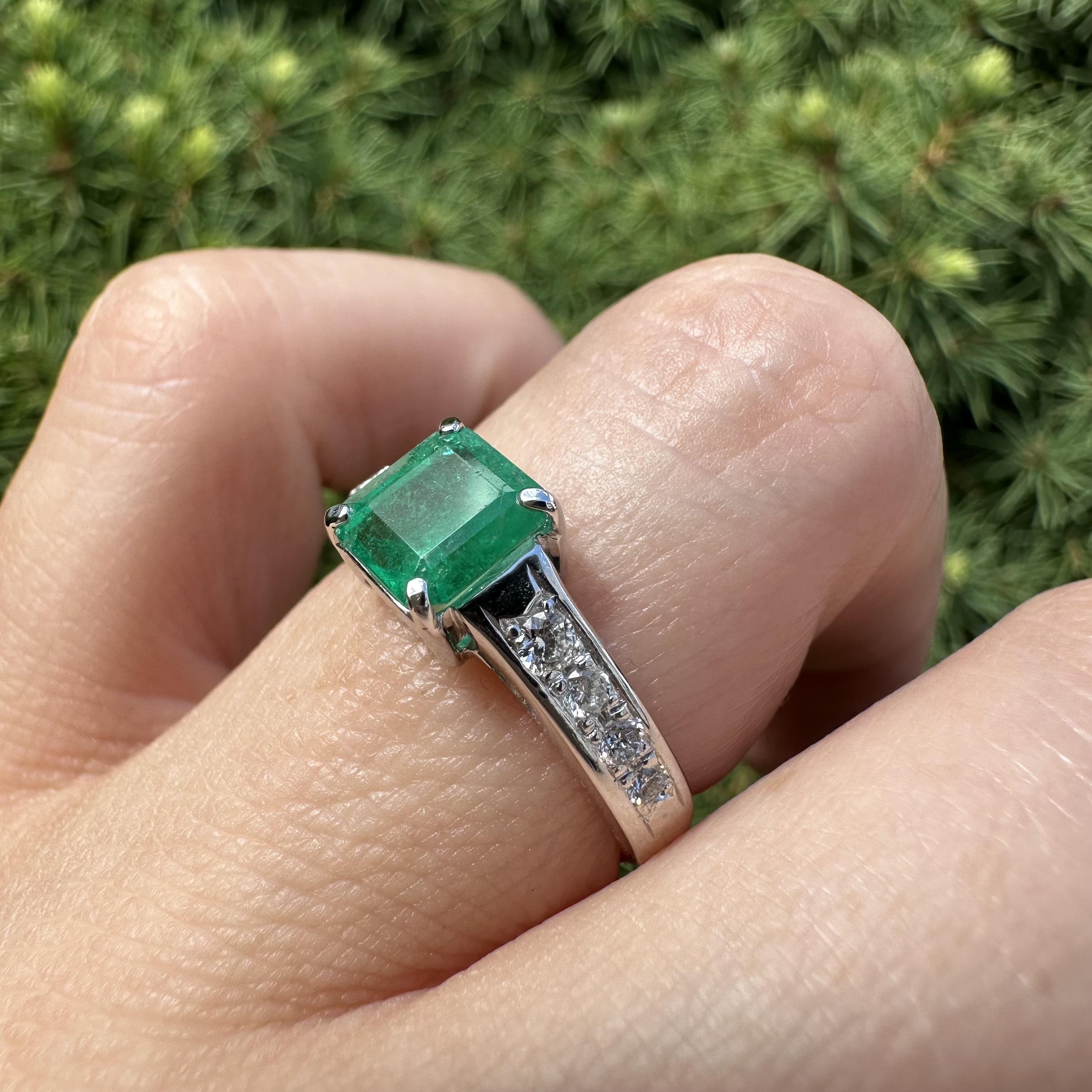 Platin GIA 1,61ctw kolumbianischen Smaragd Solitär w / Diamant-Verlobungsring (Brillantschliff) im Angebot