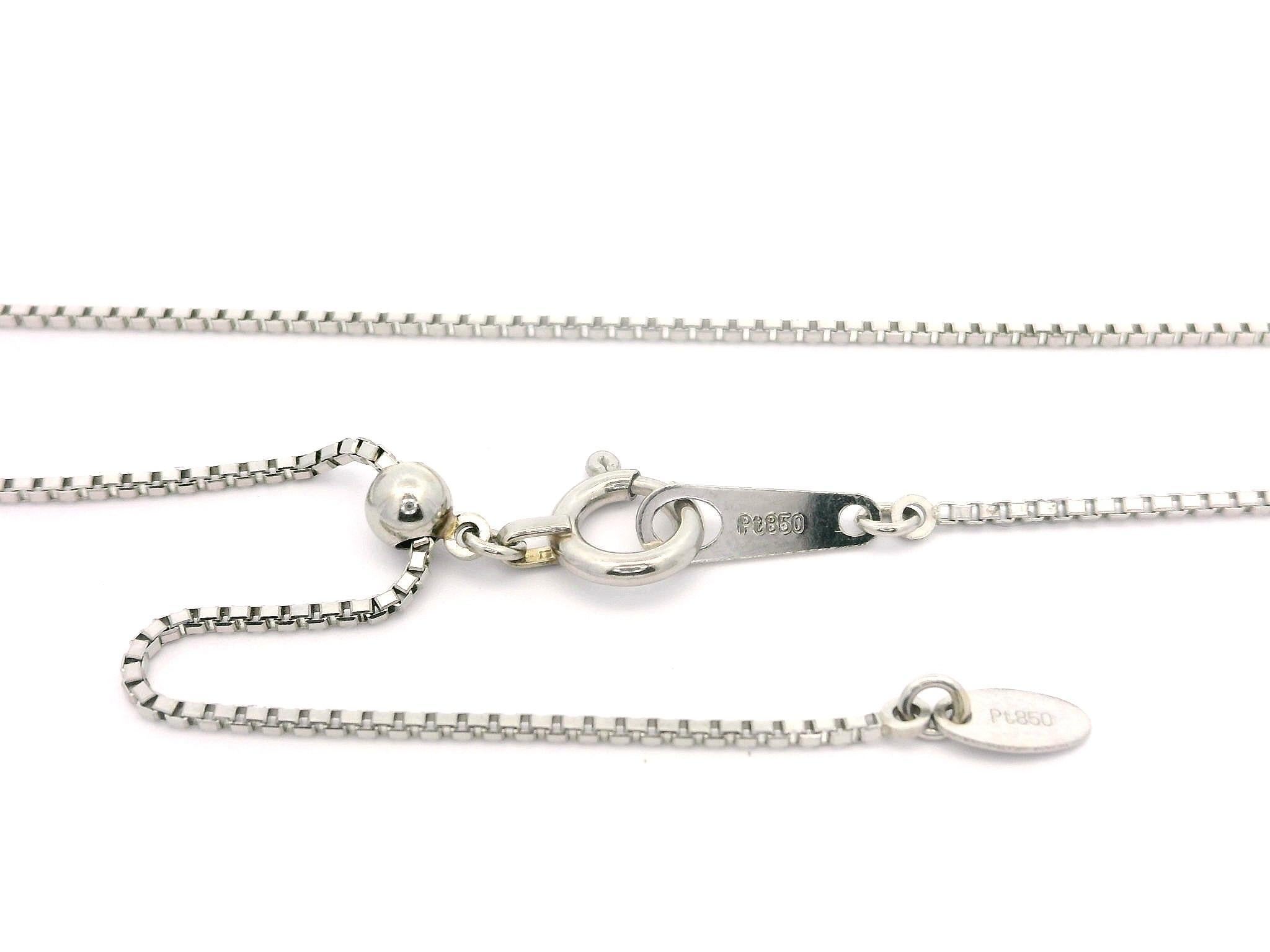 Taglio a goccia Platino GIA 1,69ctw Pear Burma Ruby & Diamond Pendant Collana a catena regolabile in vendita