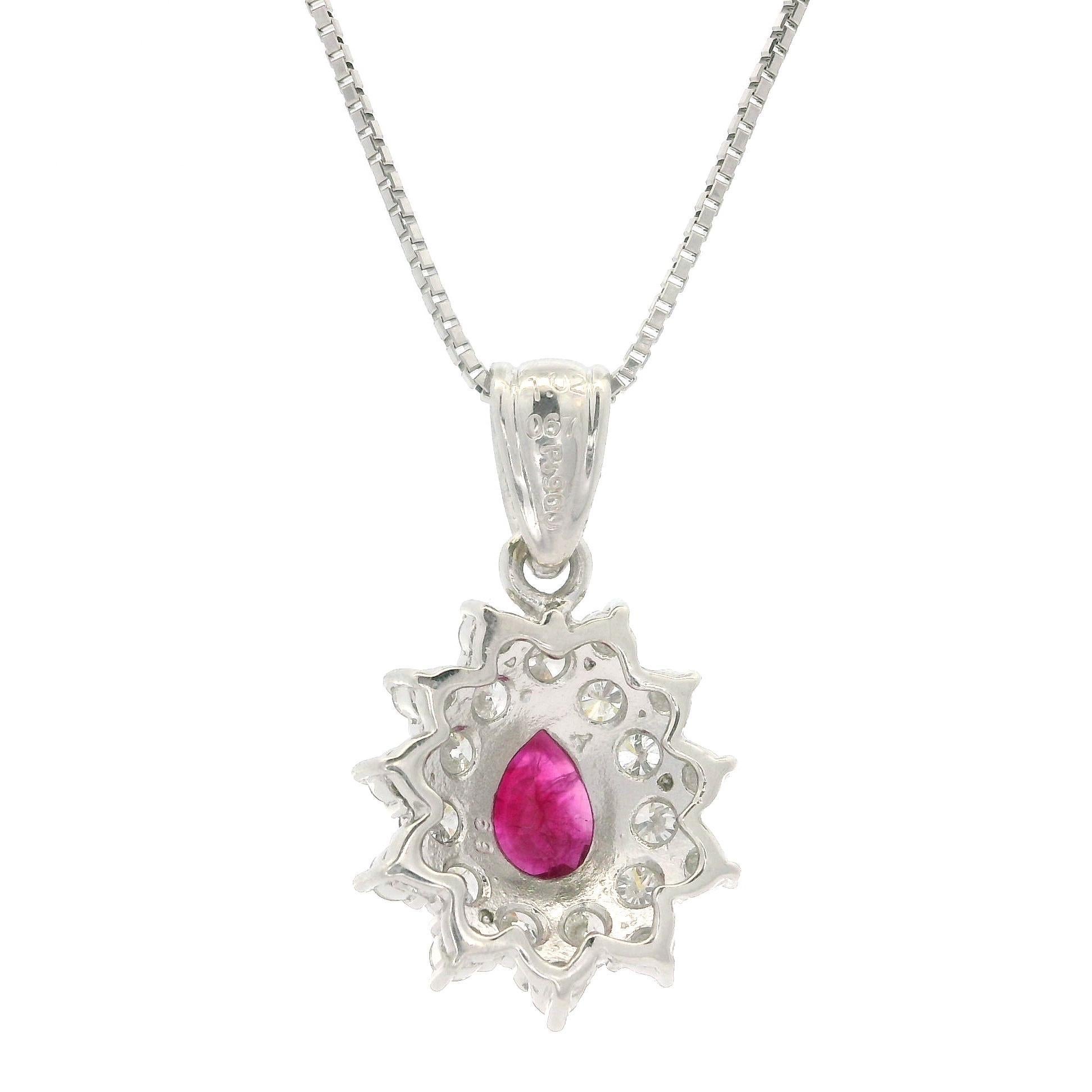 Platino GIA 1,69ctw Pear Burma Ruby & Diamond Pendant Collana a catena regolabile in vendita 4