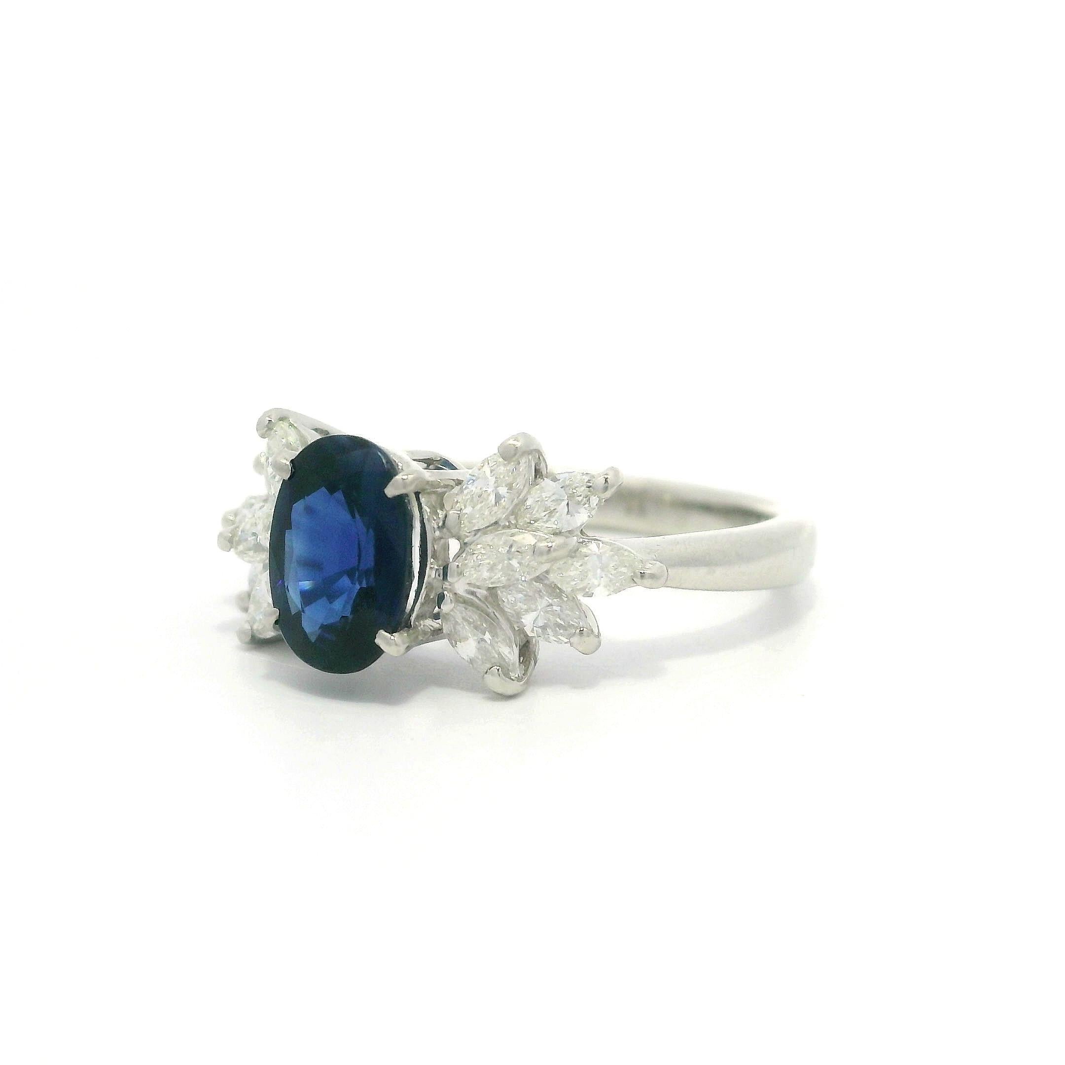 Bague d'appoint en platine avec saphir bleu roi ovale et diamants marquises de 1,7 carat certifiés GIA en vente 6