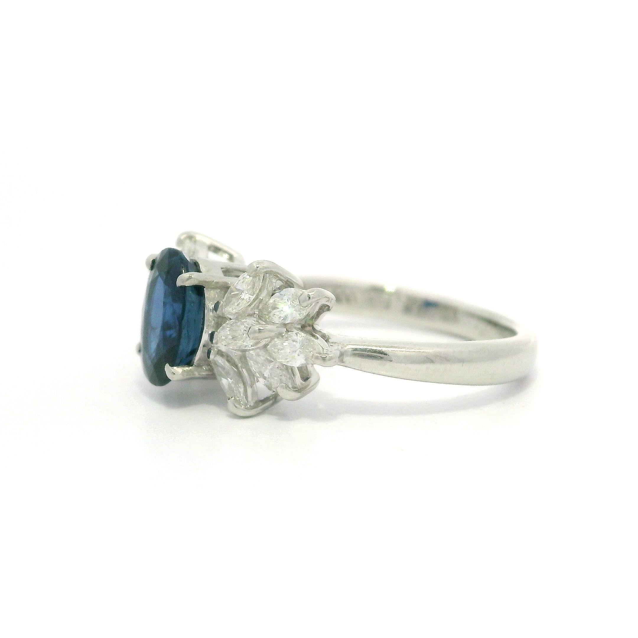 Bague d'appoint en platine avec saphir bleu roi ovale et diamants marquises de 1,7 carat certifiés GIA en vente 7