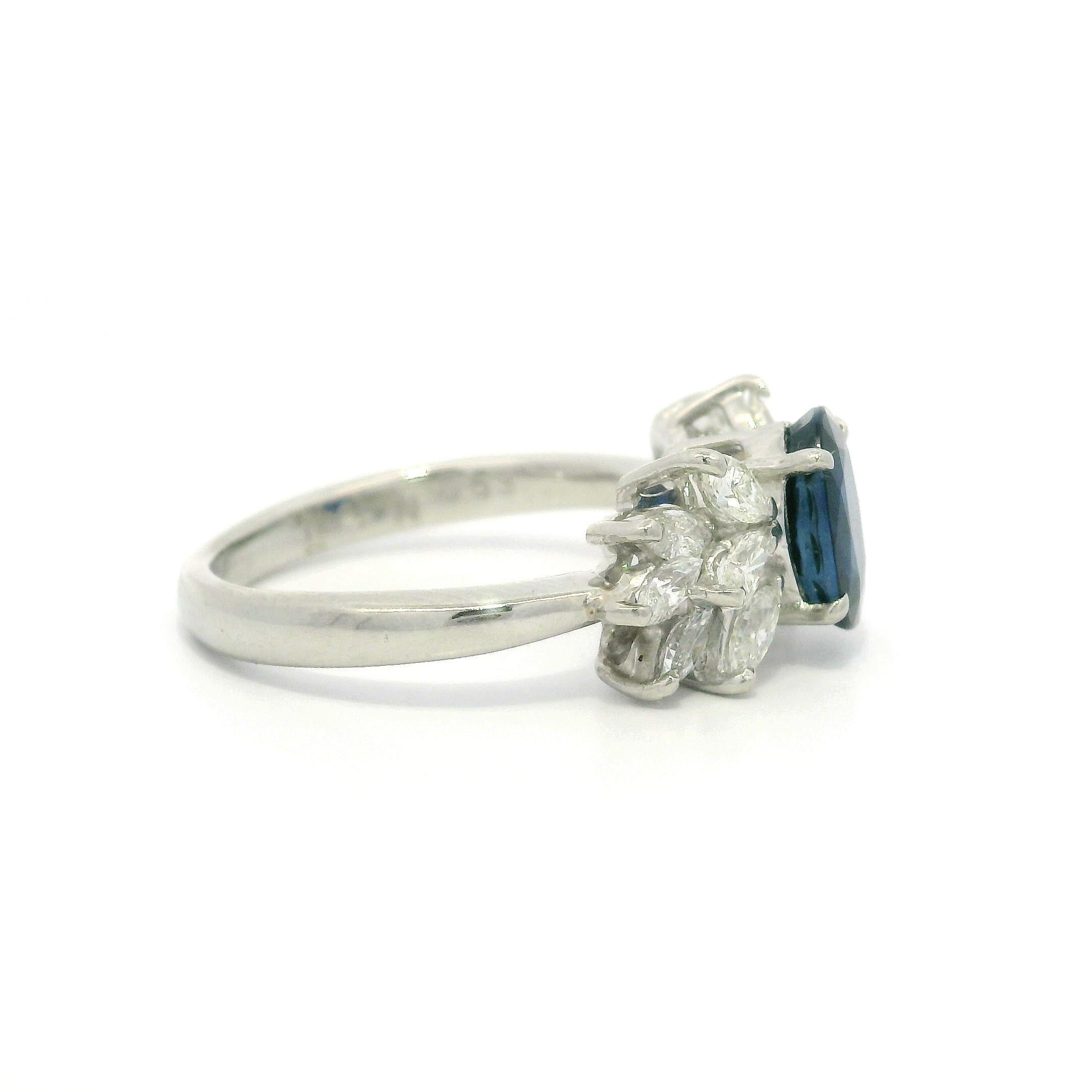 Bague d'appoint en platine avec saphir bleu roi ovale et diamants marquises de 1,7 carat certifiés GIA en vente 8