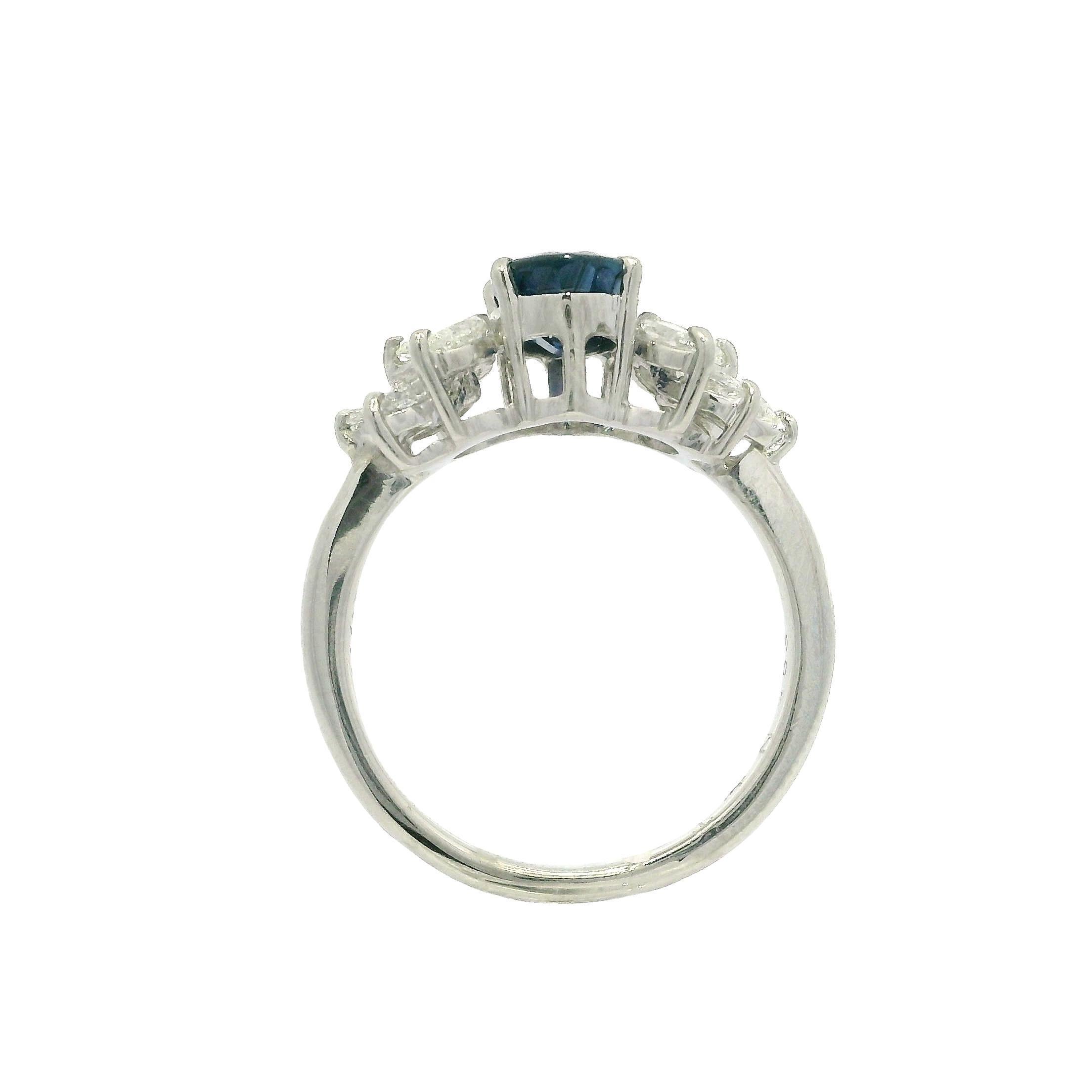 Bague d'appoint en platine avec saphir bleu roi ovale et diamants marquises de 1,7 carat certifiés GIA en vente 2
