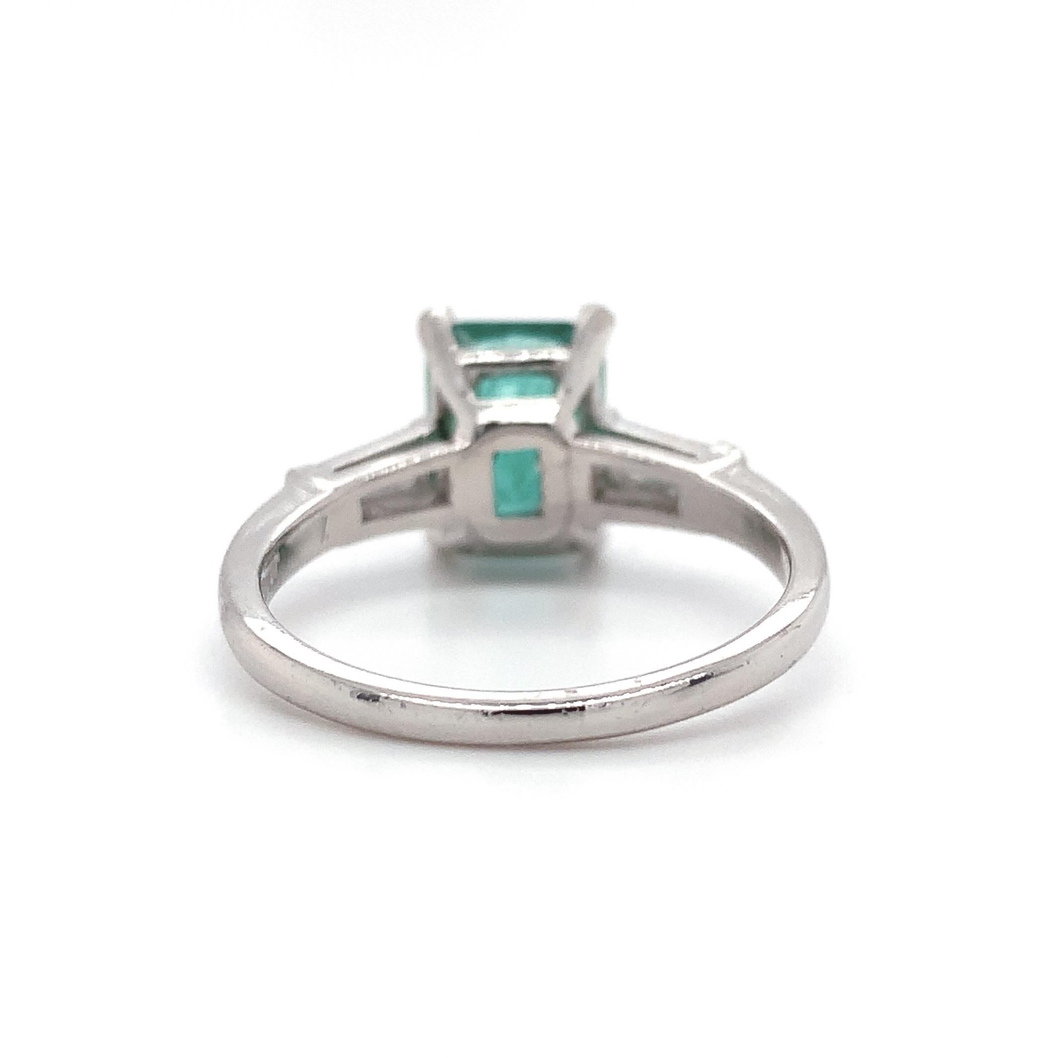 Platin GIA 1,87ct. Smaragd- und Diamant-Ring im Zustand „Hervorragend“ im Angebot in Big Bend, WI