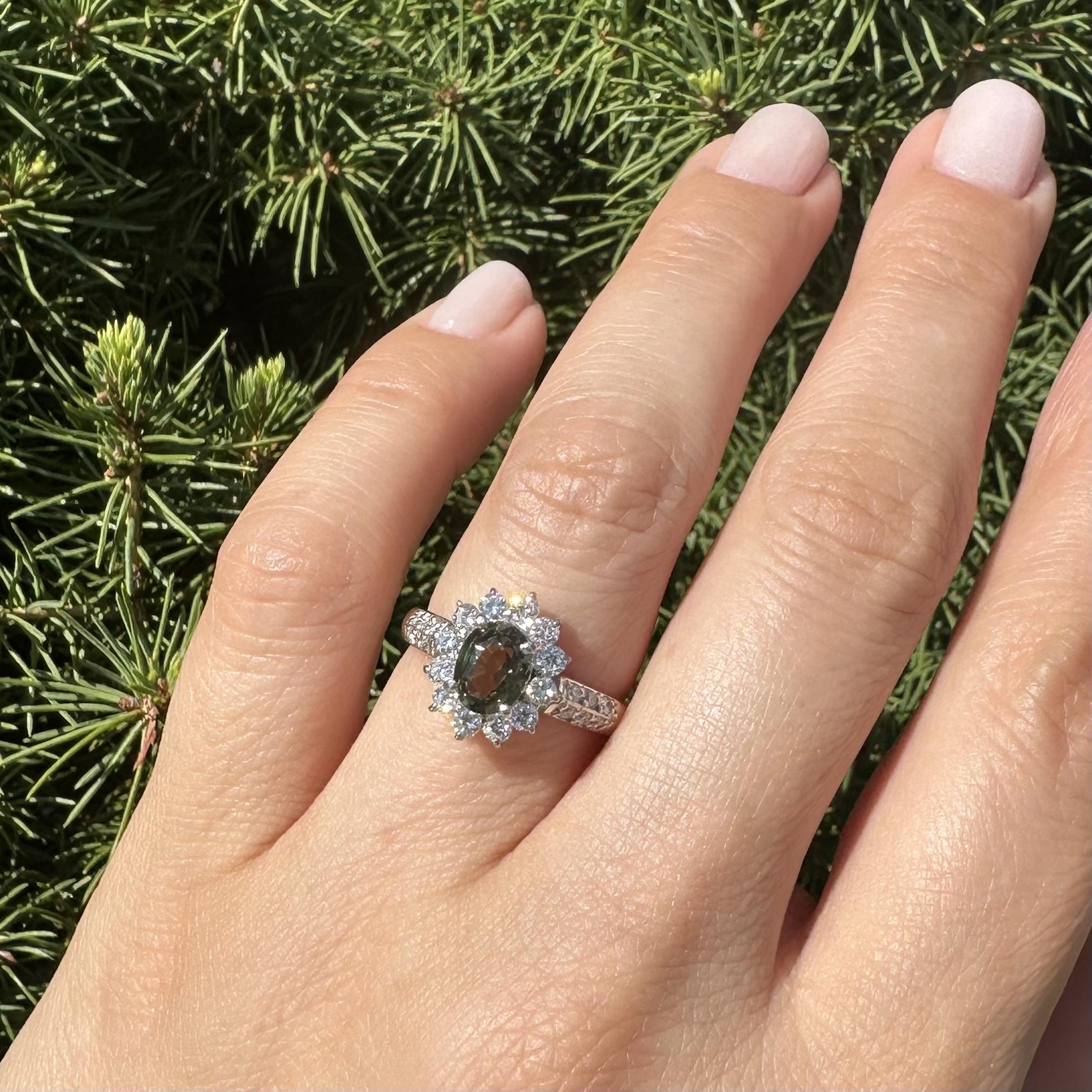 Bague en platine GIA 1.89ctw Color Change Ceylon Alexandrite & Diamond en vente 8