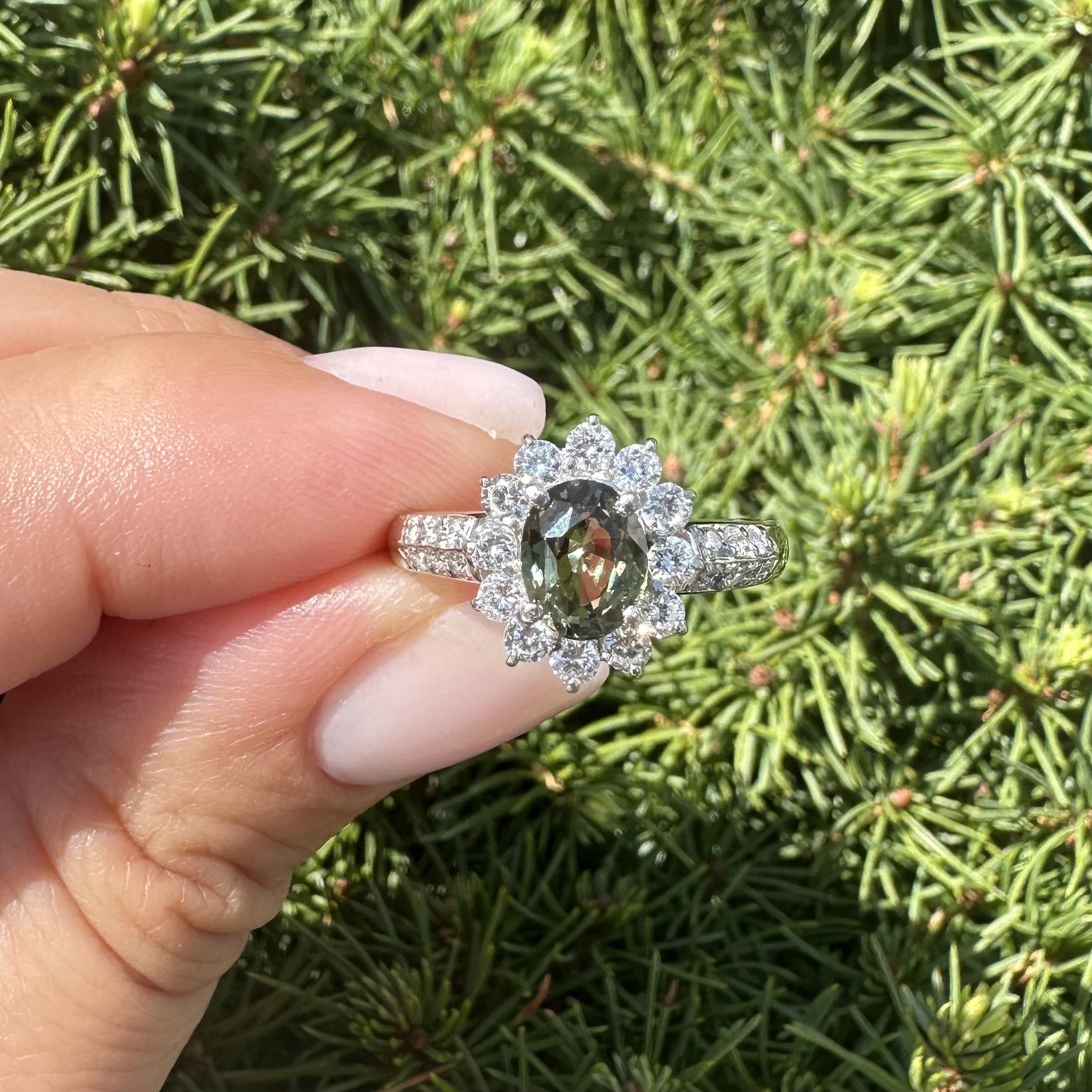 Bague en platine GIA 1.89ctw Color Change Ceylon Alexandrite & Diamond en vente 10