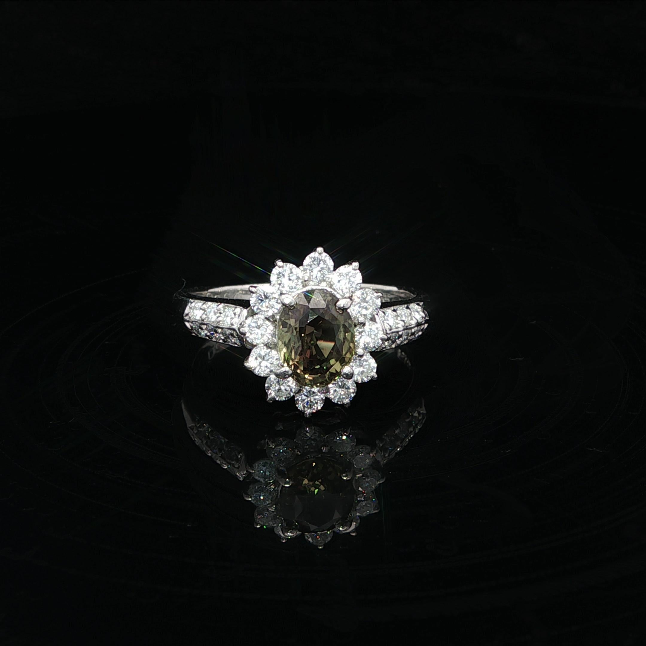 --Pierre(s) :...
(10) Alexandrite Chrysobéryl Véritable Naturelle - Taille Ovale Brillante - Serti - Vert Jaunâtre changeant en Couleur Pourpre-Brun - Ceylan - Propre & Très Belle Pierre - 1.25ct (exact - estampillé)
** Voir les détails de la