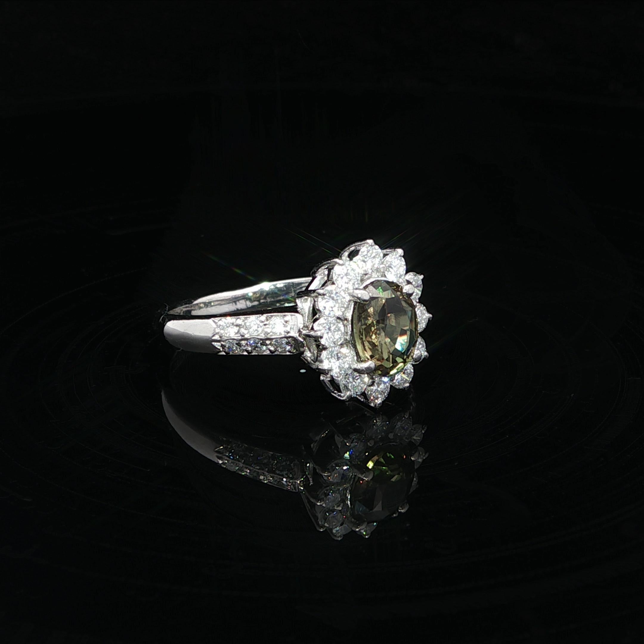 Taille brillant Bague en platine GIA 1.89ctw Color Change Ceylon Alexandrite & Diamond en vente