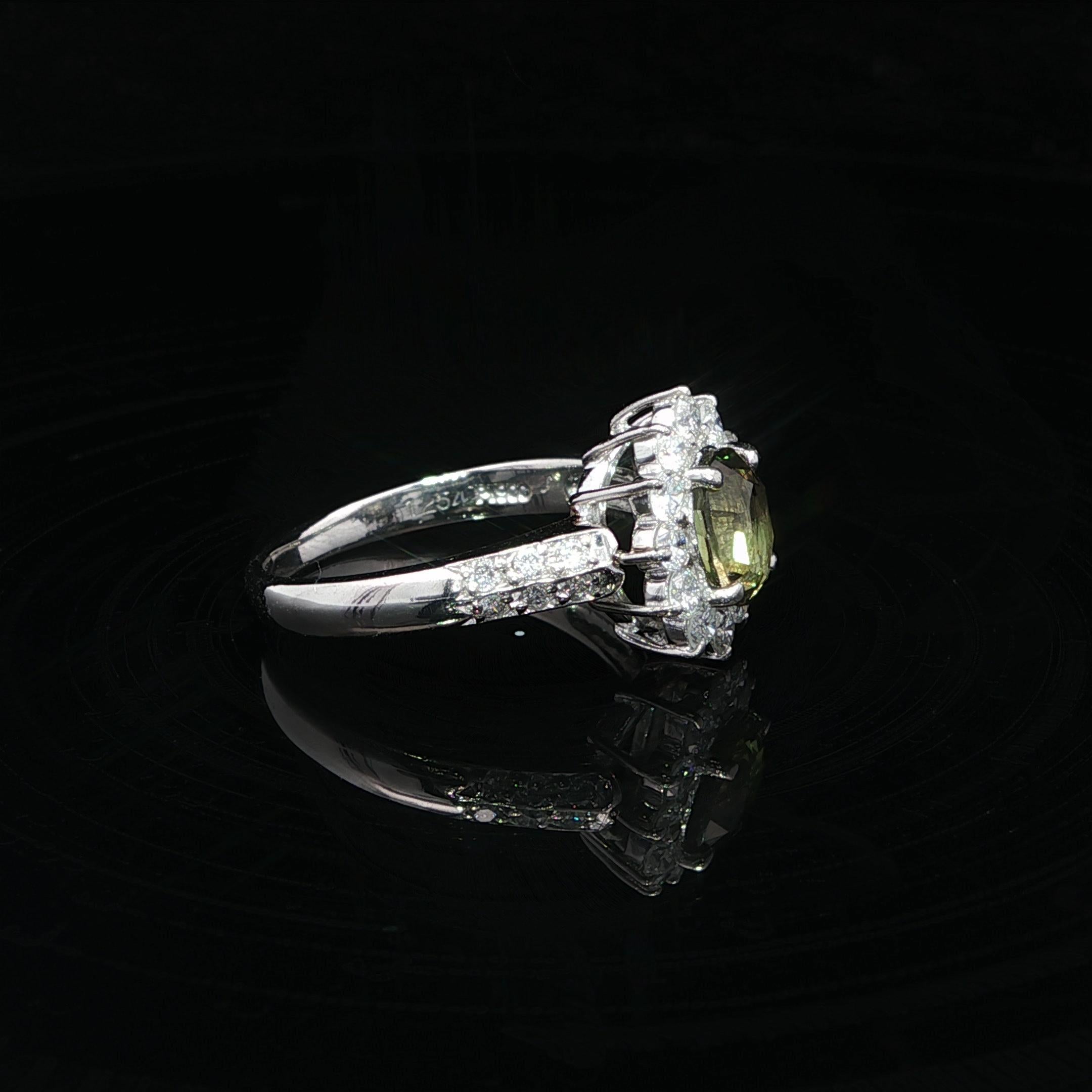 Bague en platine GIA 1.89ctw Color Change Ceylon Alexandrite & Diamond Excellent état - En vente à Montclair, NJ
