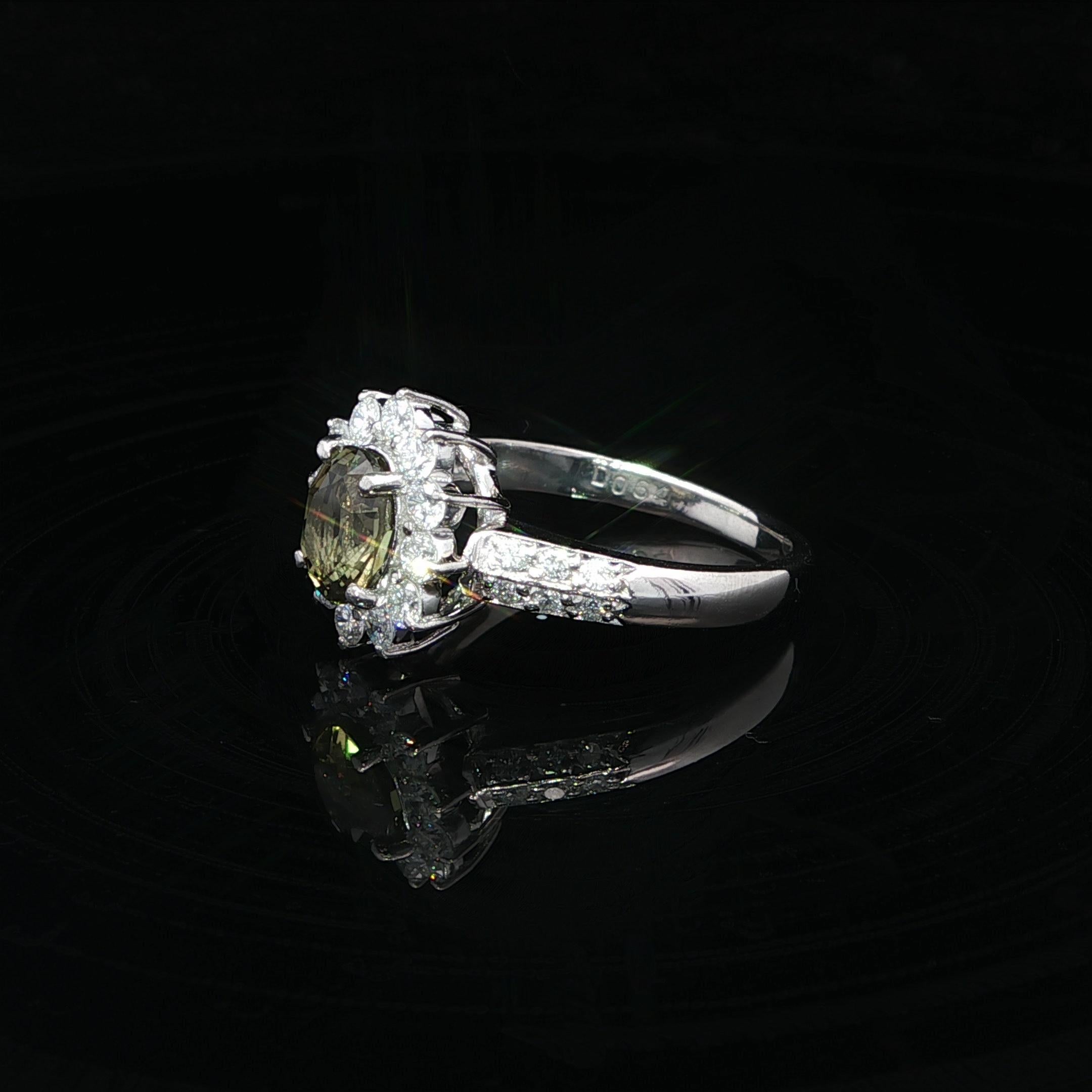 Bague en platine GIA 1.89ctw Color Change Ceylon Alexandrite & Diamond Pour femmes en vente