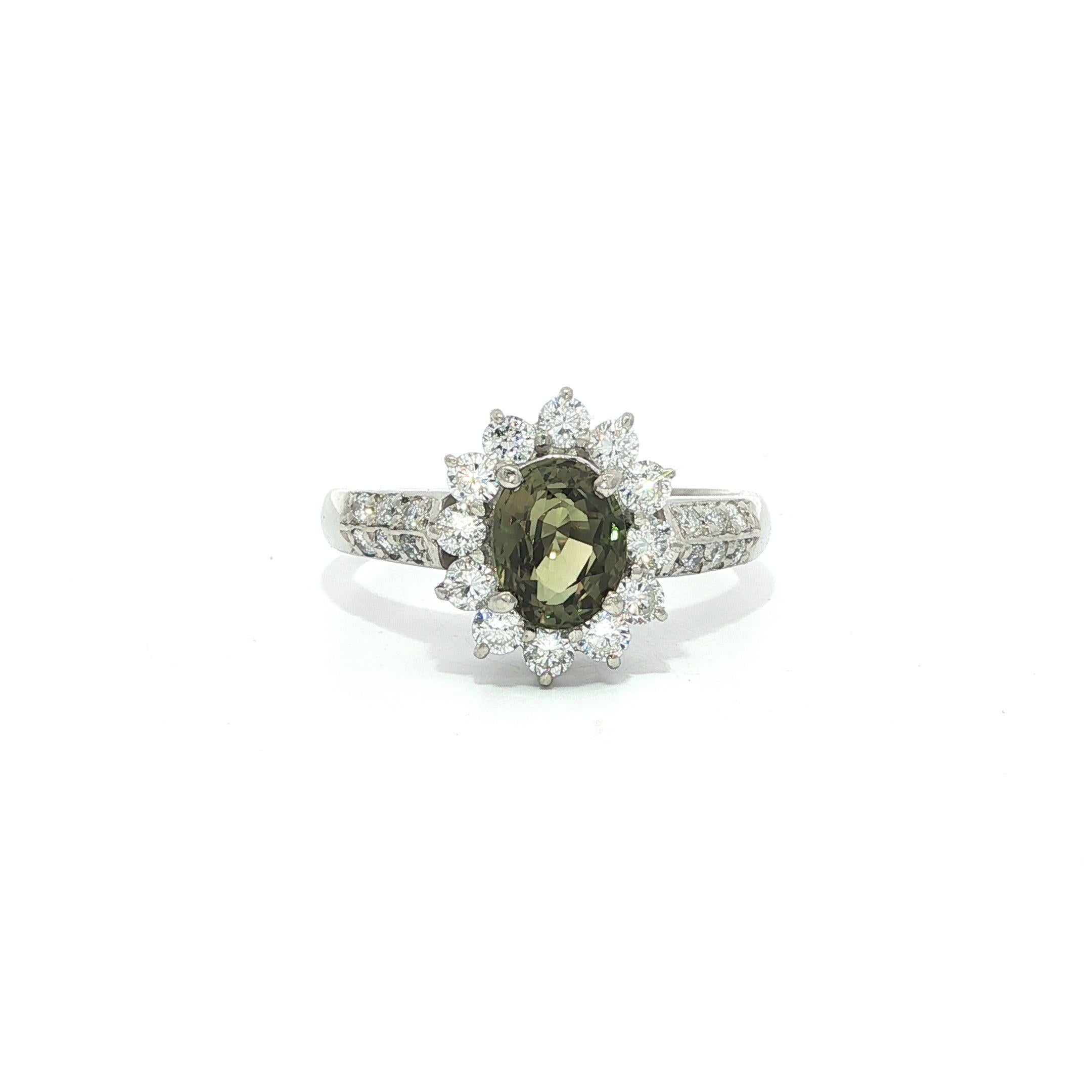 Bague en platine GIA 1.89ctw Color Change Ceylon Alexandrite & Diamond