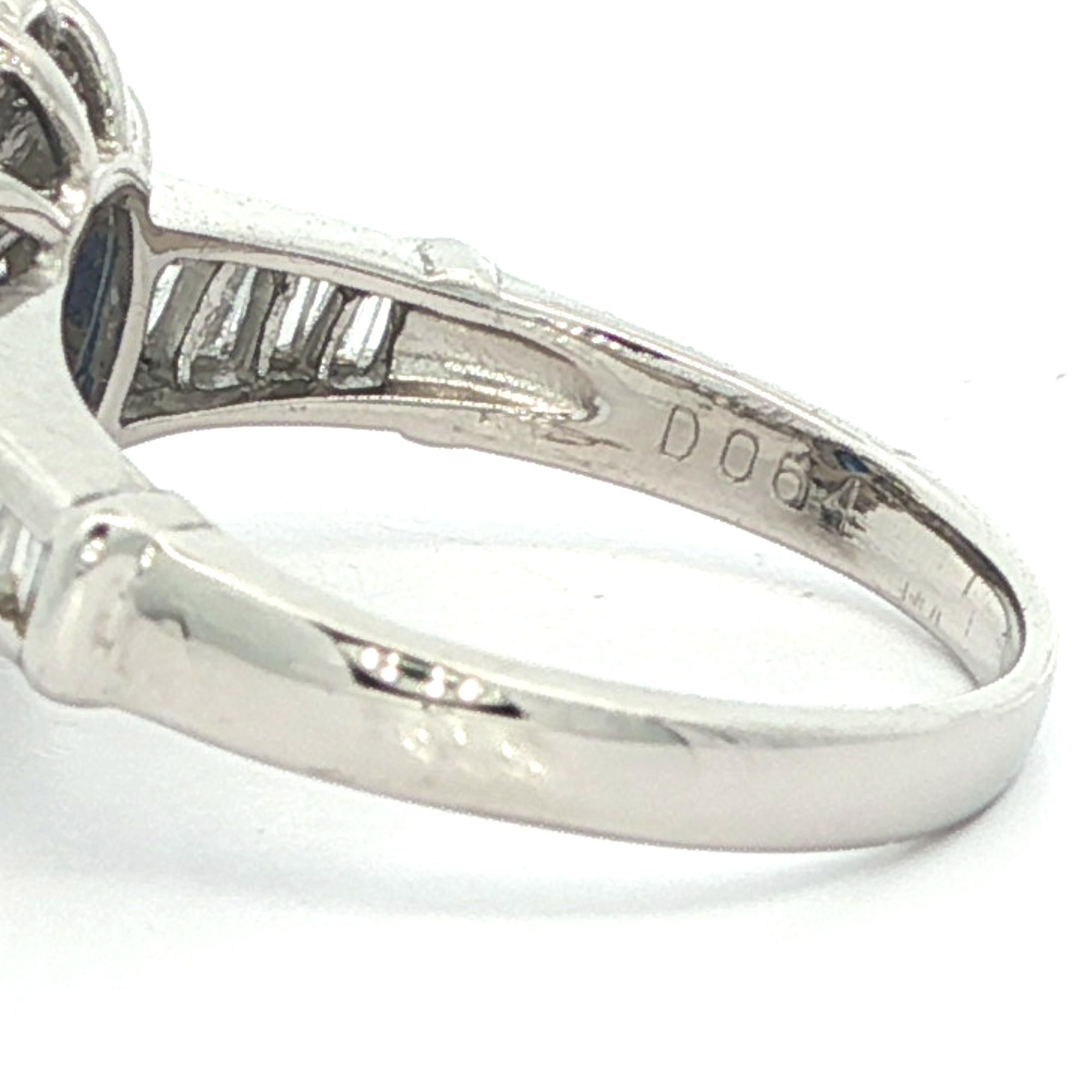 Anillo de diamantes redondo y baguette con zafiro azul real de 1,8 ct en platino GIA en venta 3