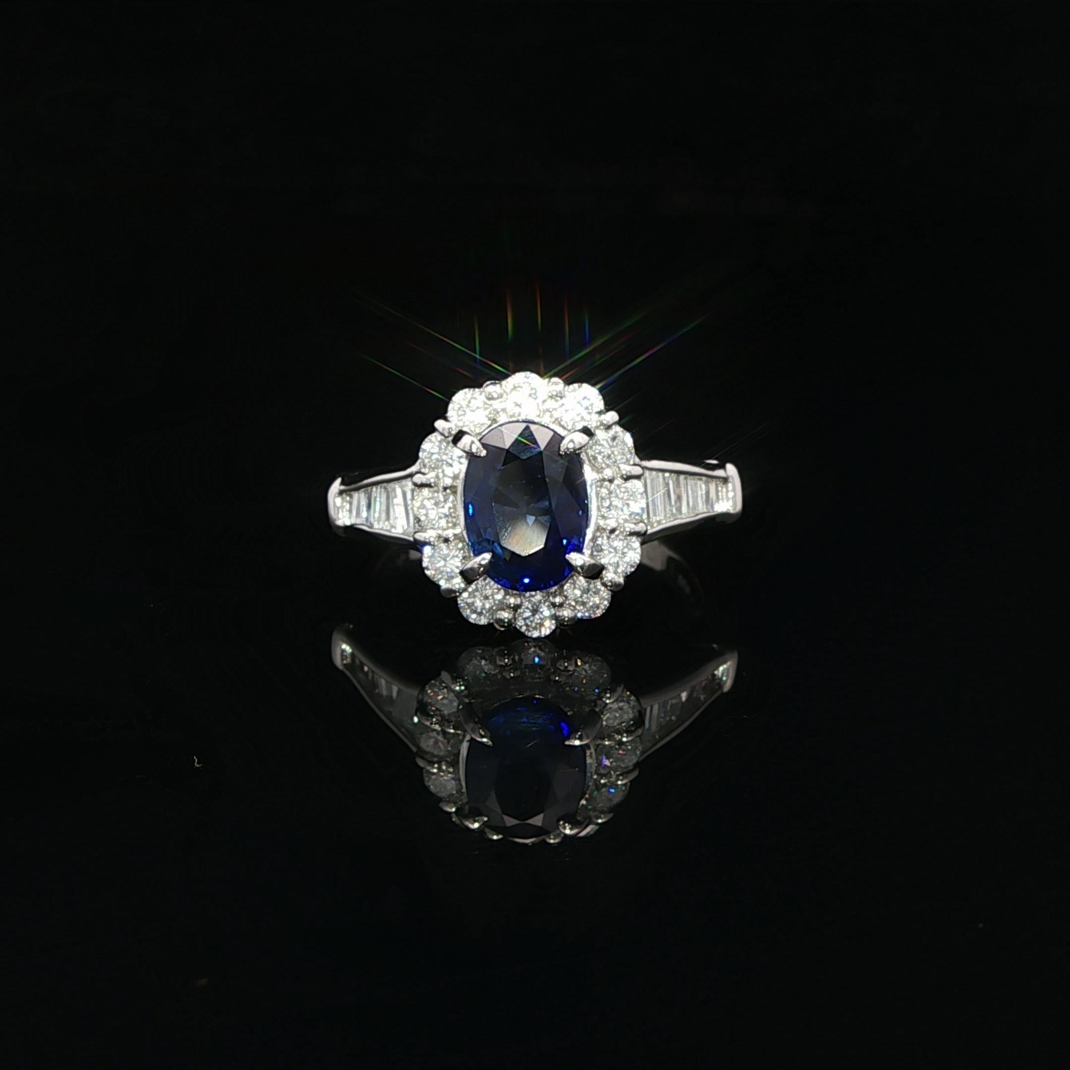 Anillo de diamantes redondo y baguette con zafiro azul real de 1,8 ct en platino GIA en venta 4