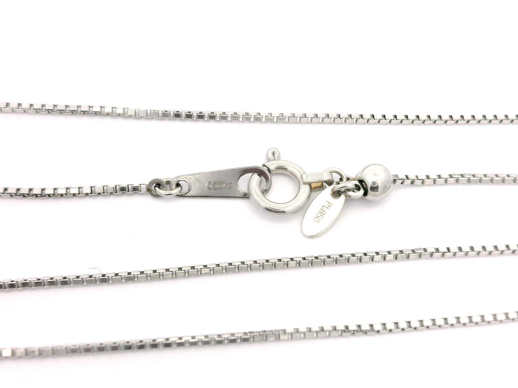 Collier à chaîne réglable en platine GIA 1.91ctw Rubis ovale avec pendentif halo en diamant Excellent état - En vente à Montclair, NJ