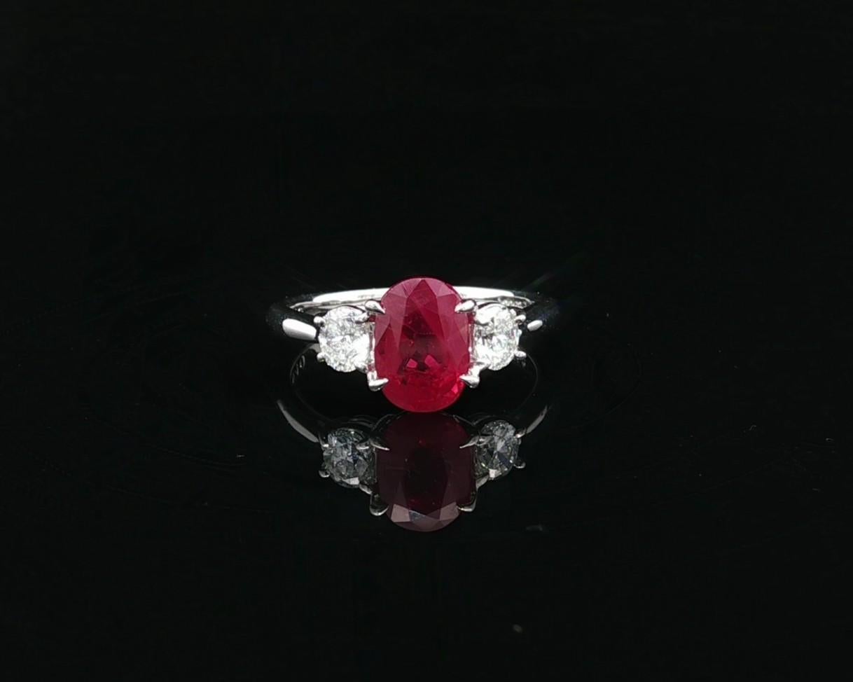 Bague classique 3 pierres en platine GIA 2.14ct Oval Burma Red Ruby Diamond Sides en vente 12