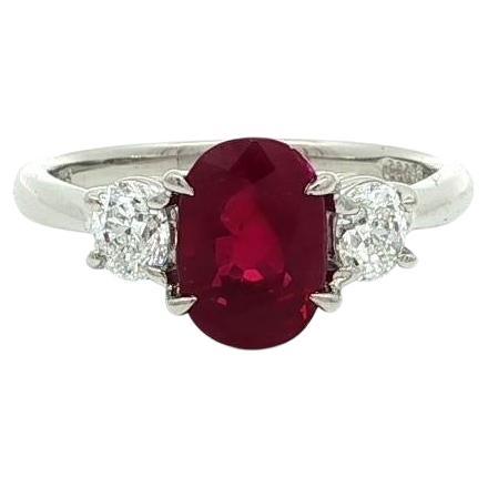 Bague classique 3 pierres en platine GIA 2.14ct Oval Burma Red Ruby Diamond Sides en vente