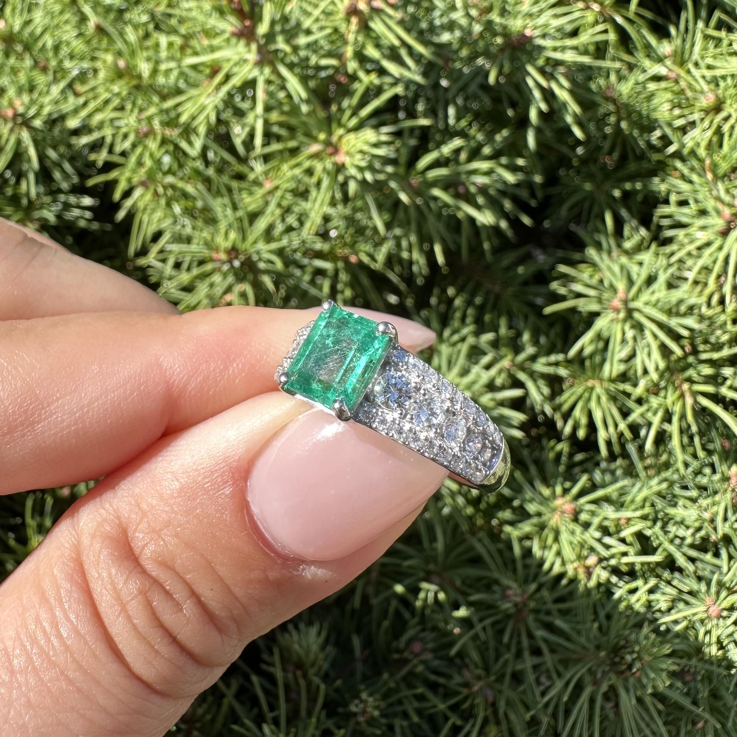 Platin GIA 2,15ctw Gorgeous kolumbianischen Smaragd w / Diamant-Schultern Ring im Angebot 1