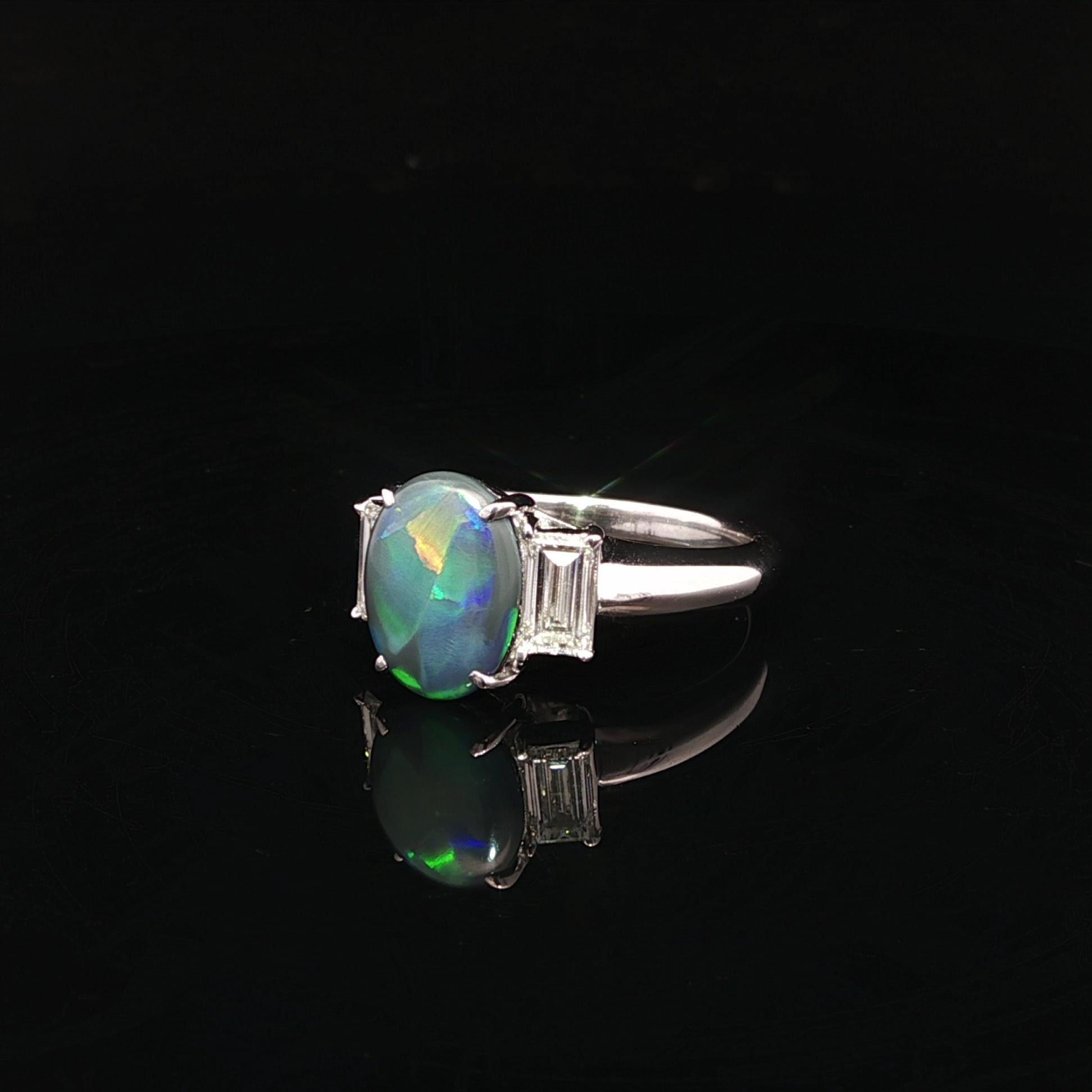 Bague en platine GIA 2.33ctw exceptionnelle Opale noire colorée Bague longue diamant baguette Bon état - En vente à Montclair, NJ