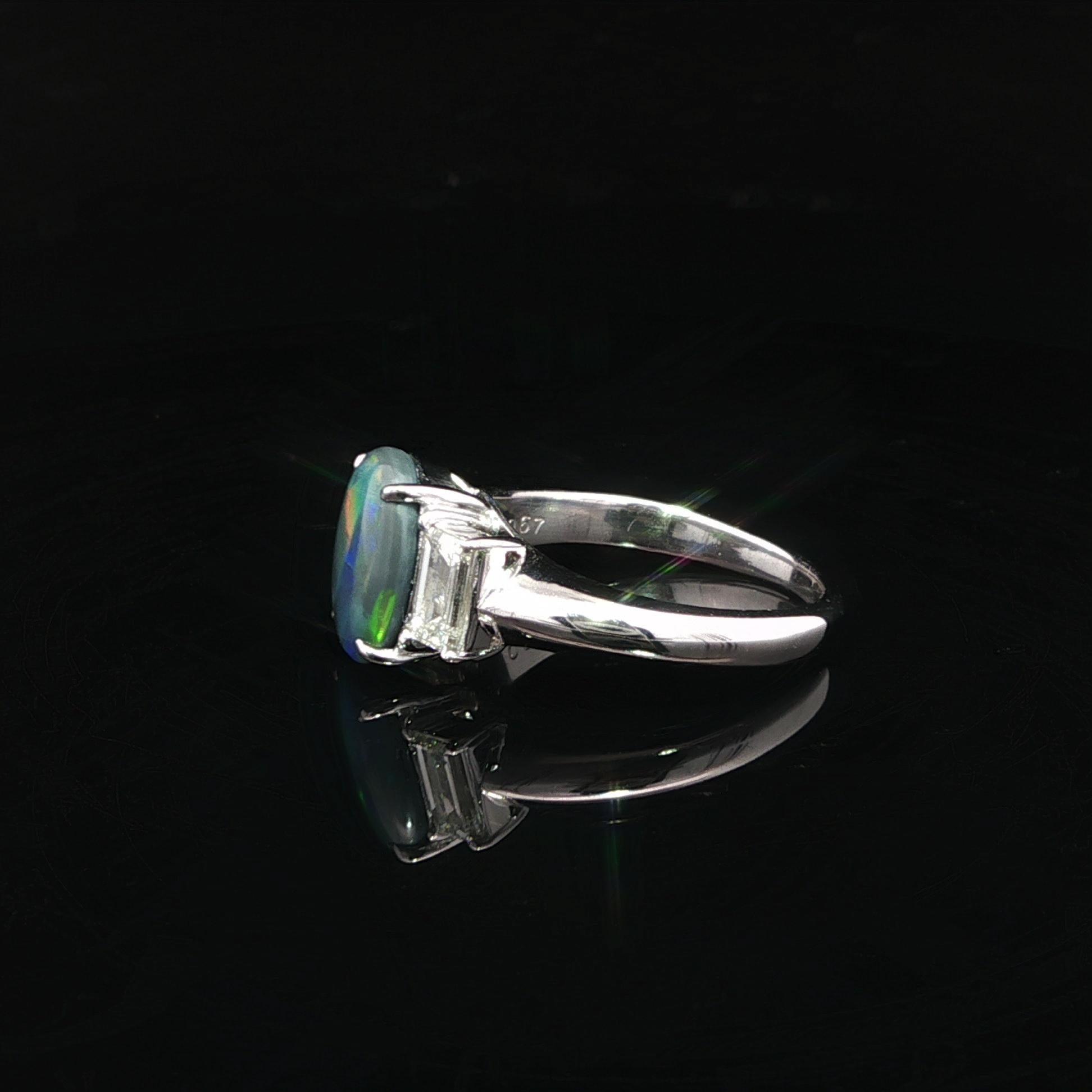 Bague en platine GIA 2.33ctw exceptionnelle Opale noire colorée Bague longue diamant baguette Pour femmes en vente