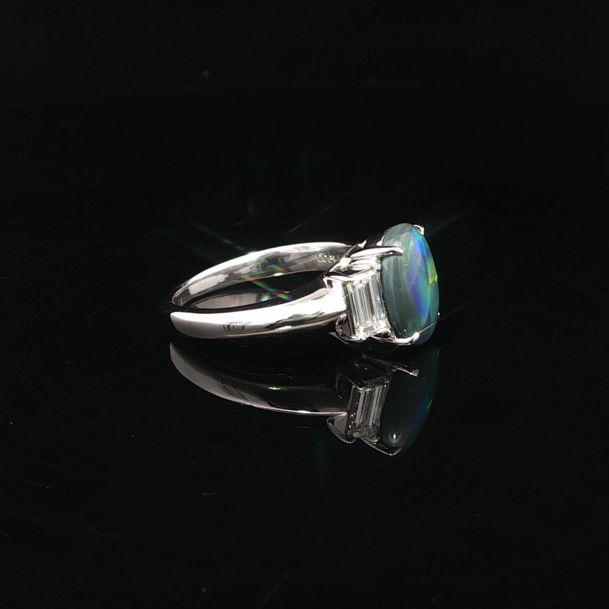 Bague en platine GIA 2.33ctw exceptionnelle Opale noire colorée Bague longue diamant baguette en vente 1