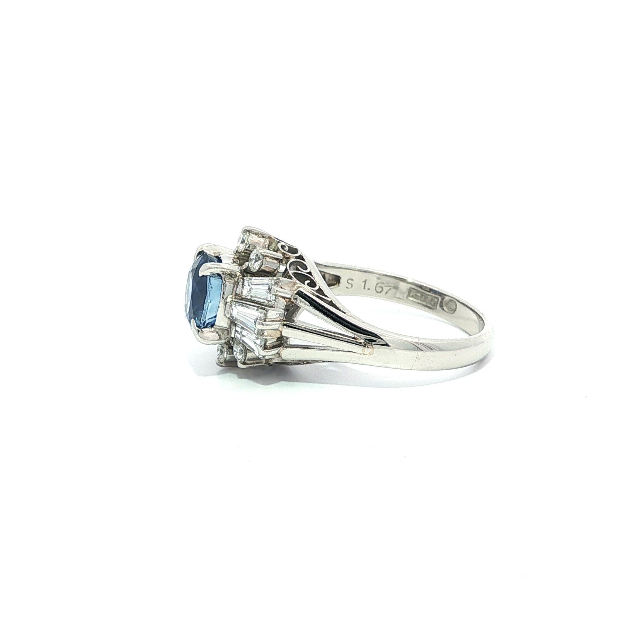 Platino GIA 2,37ct Ovale Senza Calore Zaffiro di Ceylon Anello con diamanti tondi e baguette in vendita 5