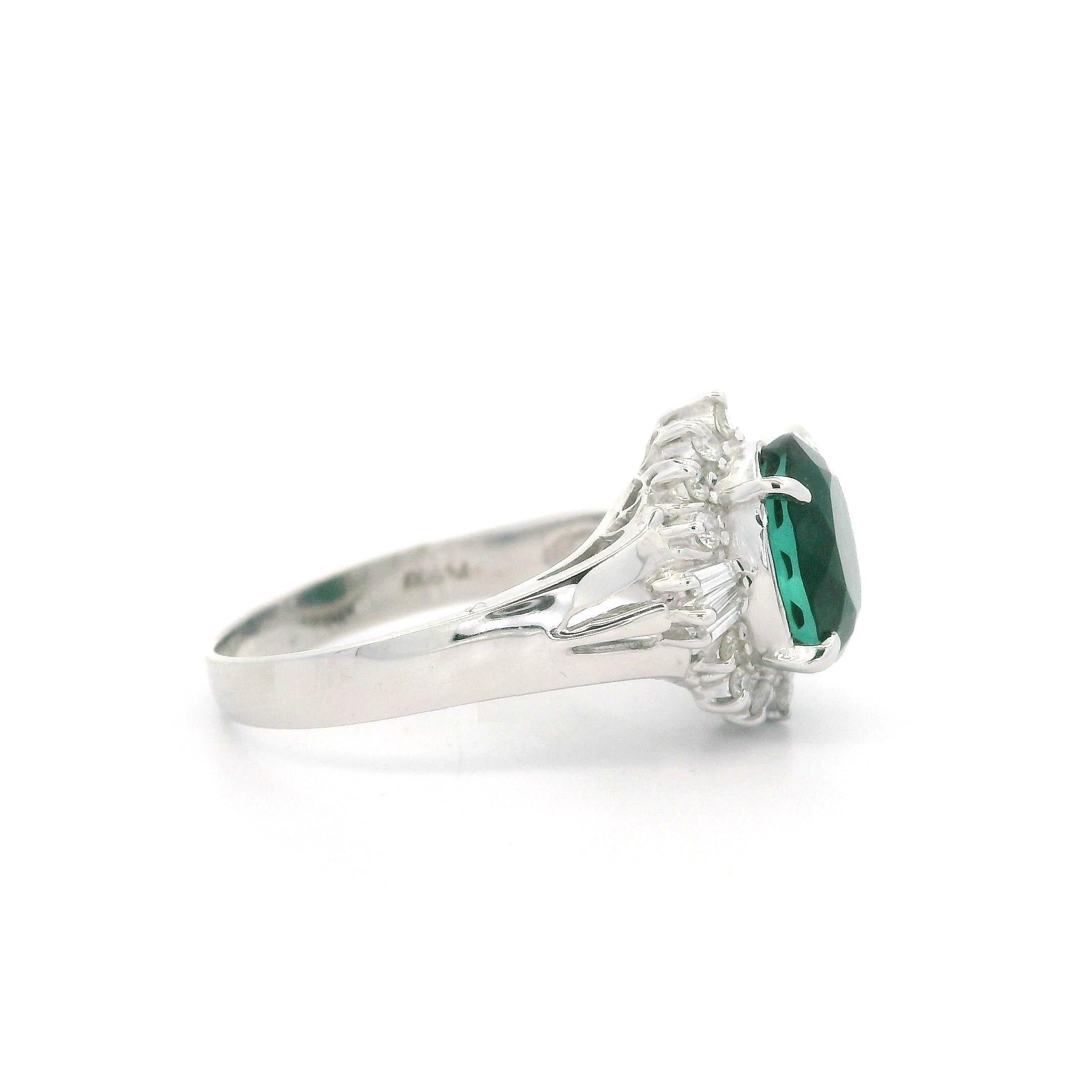 Bague en platine GIA 2.58ctw Dark Blue Green Tourmaline & Diamond Halo Solid Ring Excellent état - En vente à Montclair, NJ