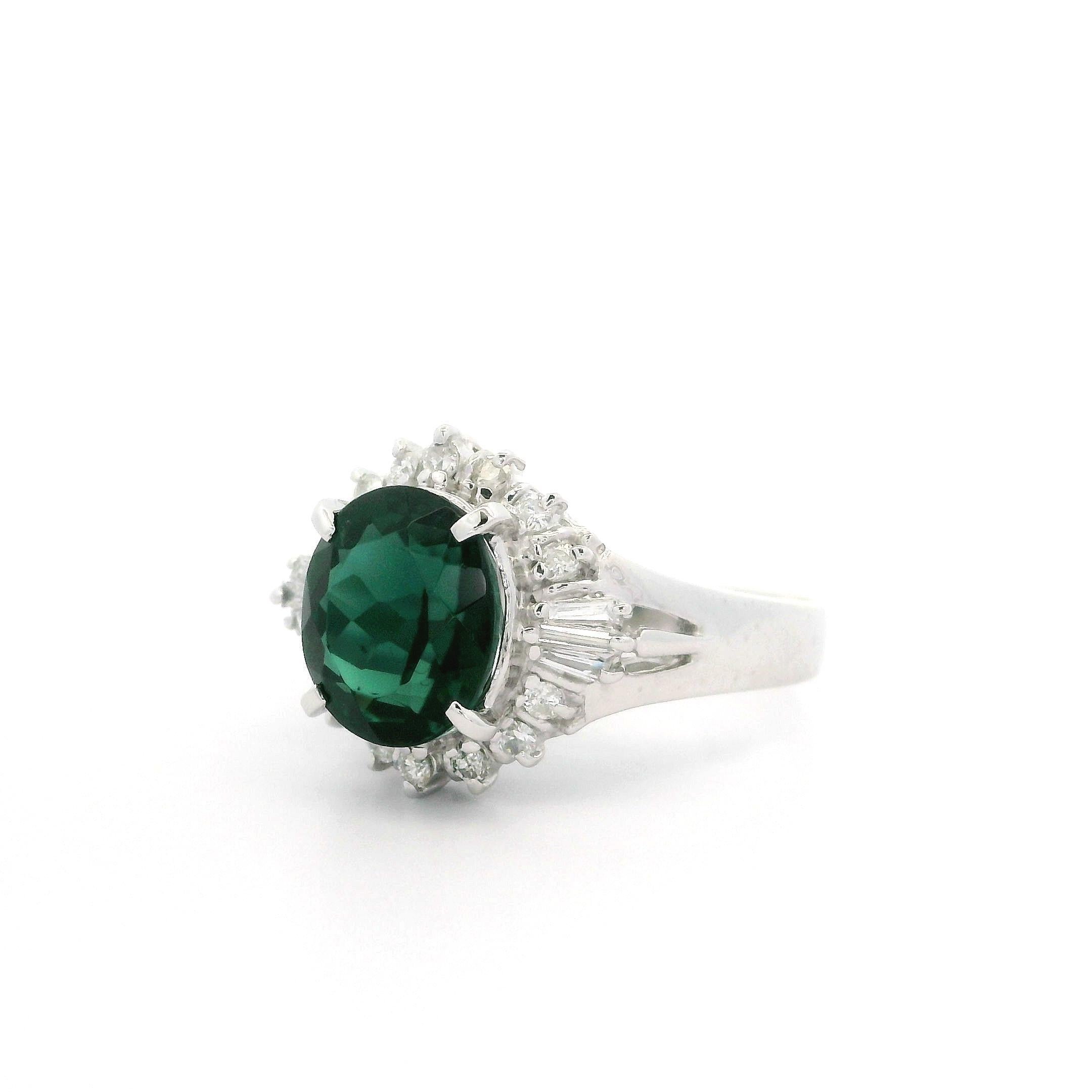 Bague en platine GIA 2.58ctw Dark Blue Green Tourmaline & Diamond Halo Solid Ring Pour femmes en vente