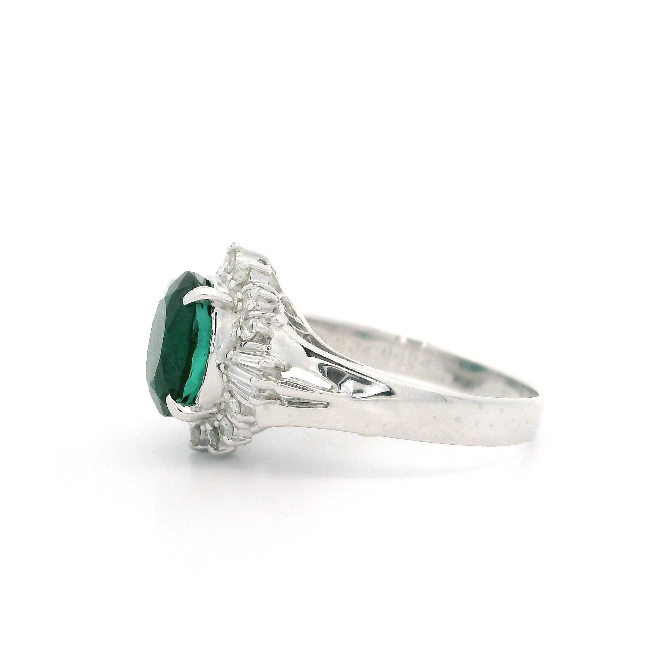 Bague en platine GIA 2.58ctw Dark Blue Green Tourmaline & Diamond Halo Solid Ring en vente 1