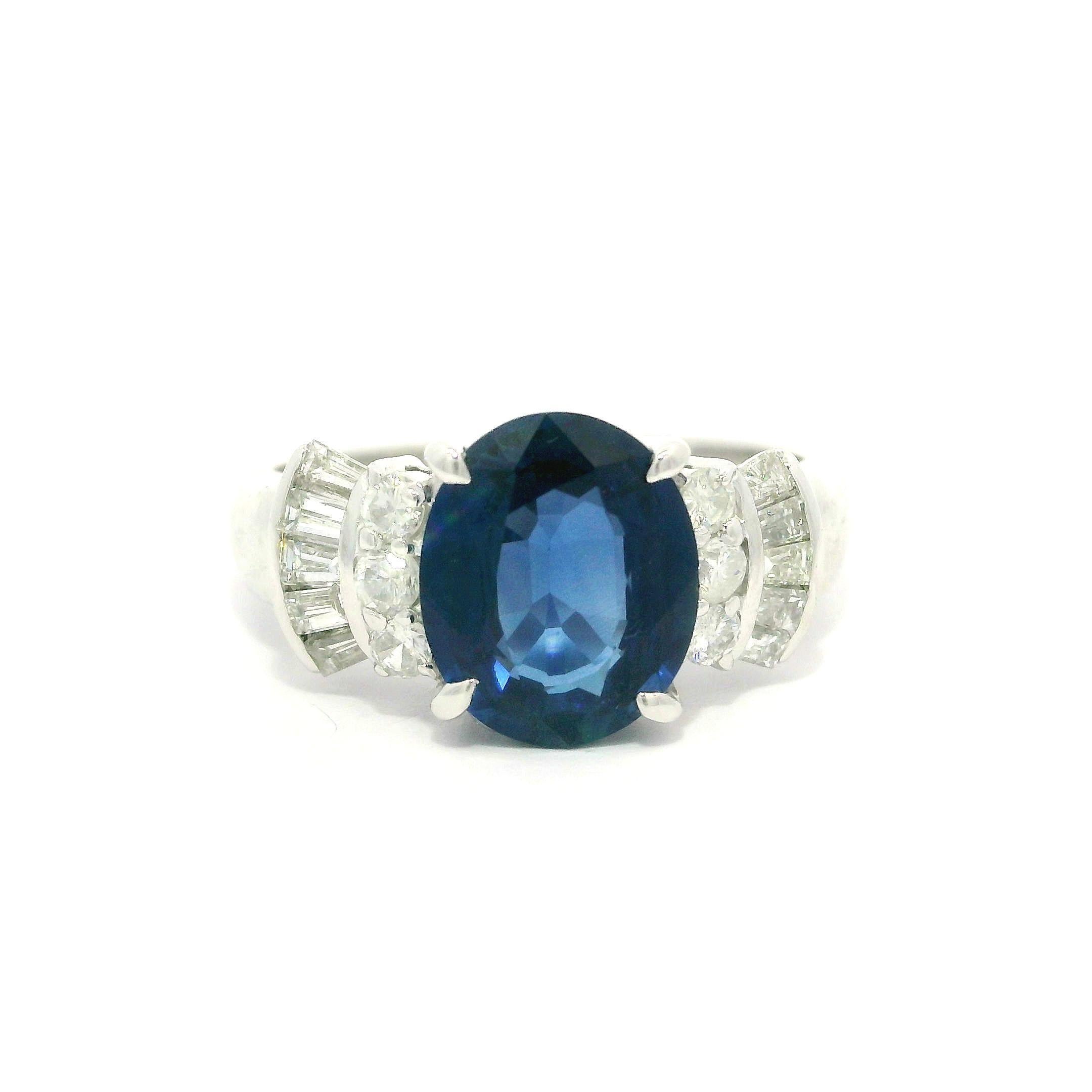 Anillo de Platino GIA 2.59ctw Zafiro Azul Real Ovalado Diamante Baguette Redondo en los Laterales en venta 2