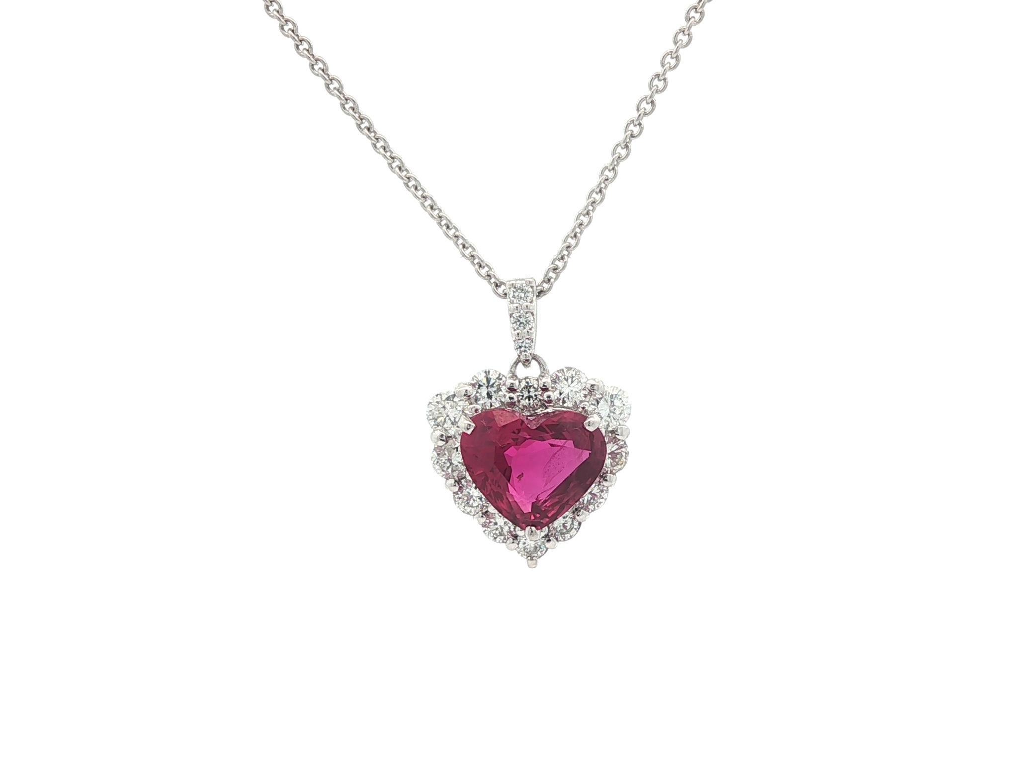 Collier en platine GIA 2.61ctw Vivid Diamonds avec pendentif halo en diamant Bon état - En vente à Montclair, NJ