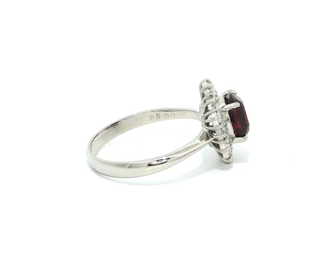 Platino GIA 2,69ctw Senza calore Spinello Rosso Profondo Cuscino Diamante Anello aureola in vendita 4