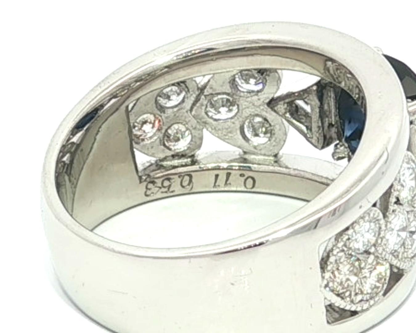 Platino GIA 2,74ctw zaffiro a cuscino con diamanti ai lati della fascia larga in vendita 7