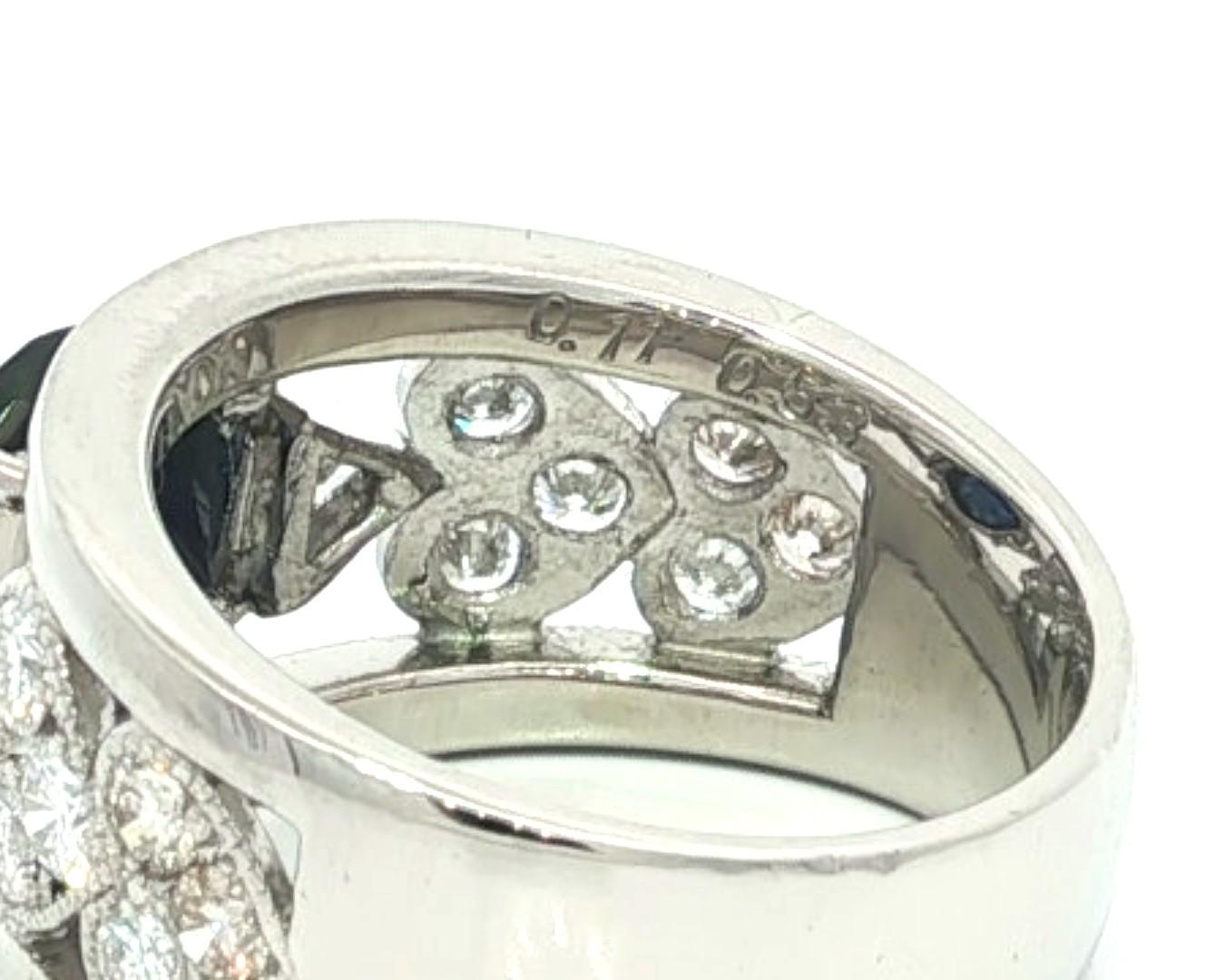 Platino GIA 2,74ctw zaffiro a cuscino con diamanti ai lati della fascia larga in vendita 8