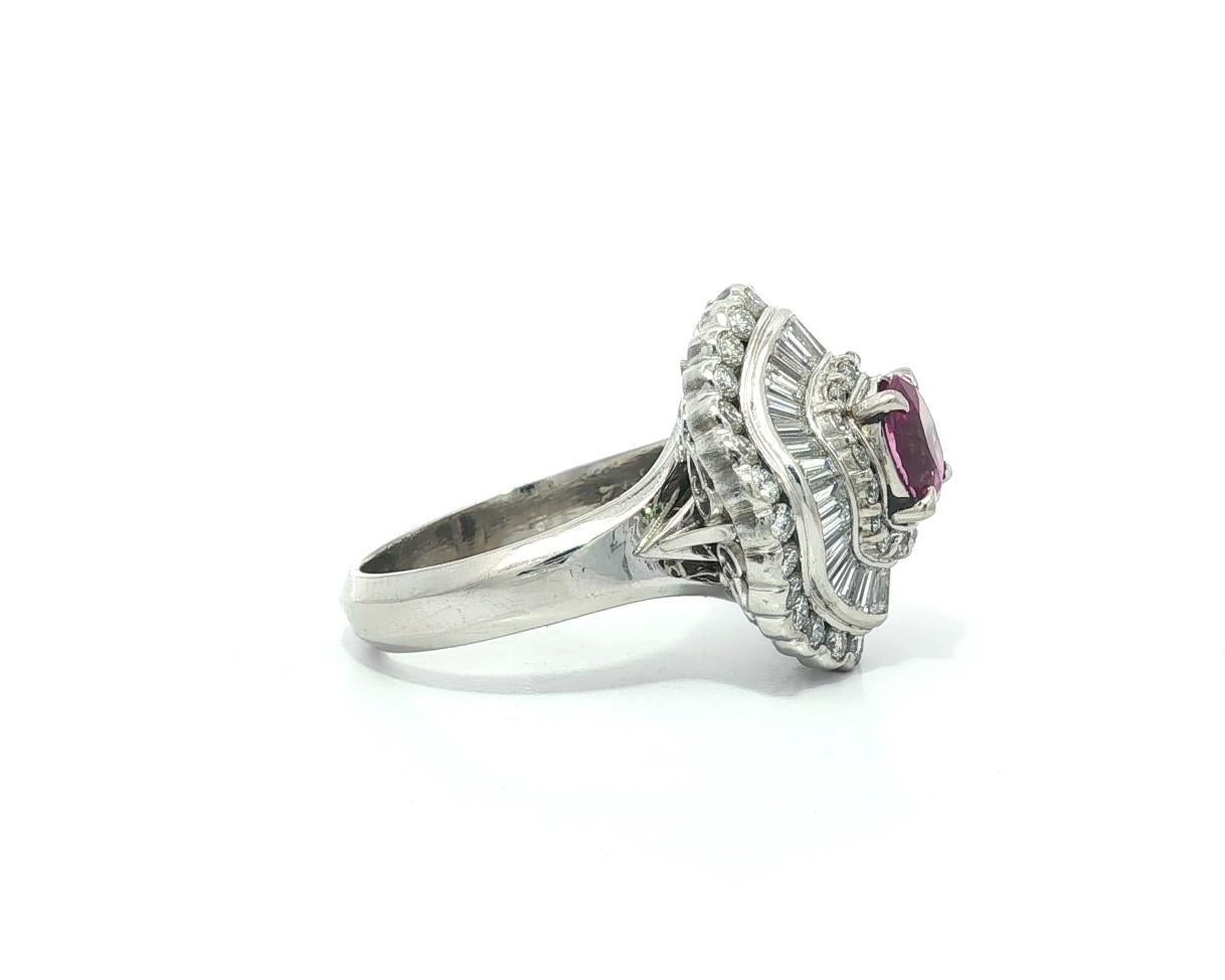 Platino GIA 2,77ctw Ceilán Vívido Zafiro Rosa Diamante Anillo Bailarina Ondulado en venta 7