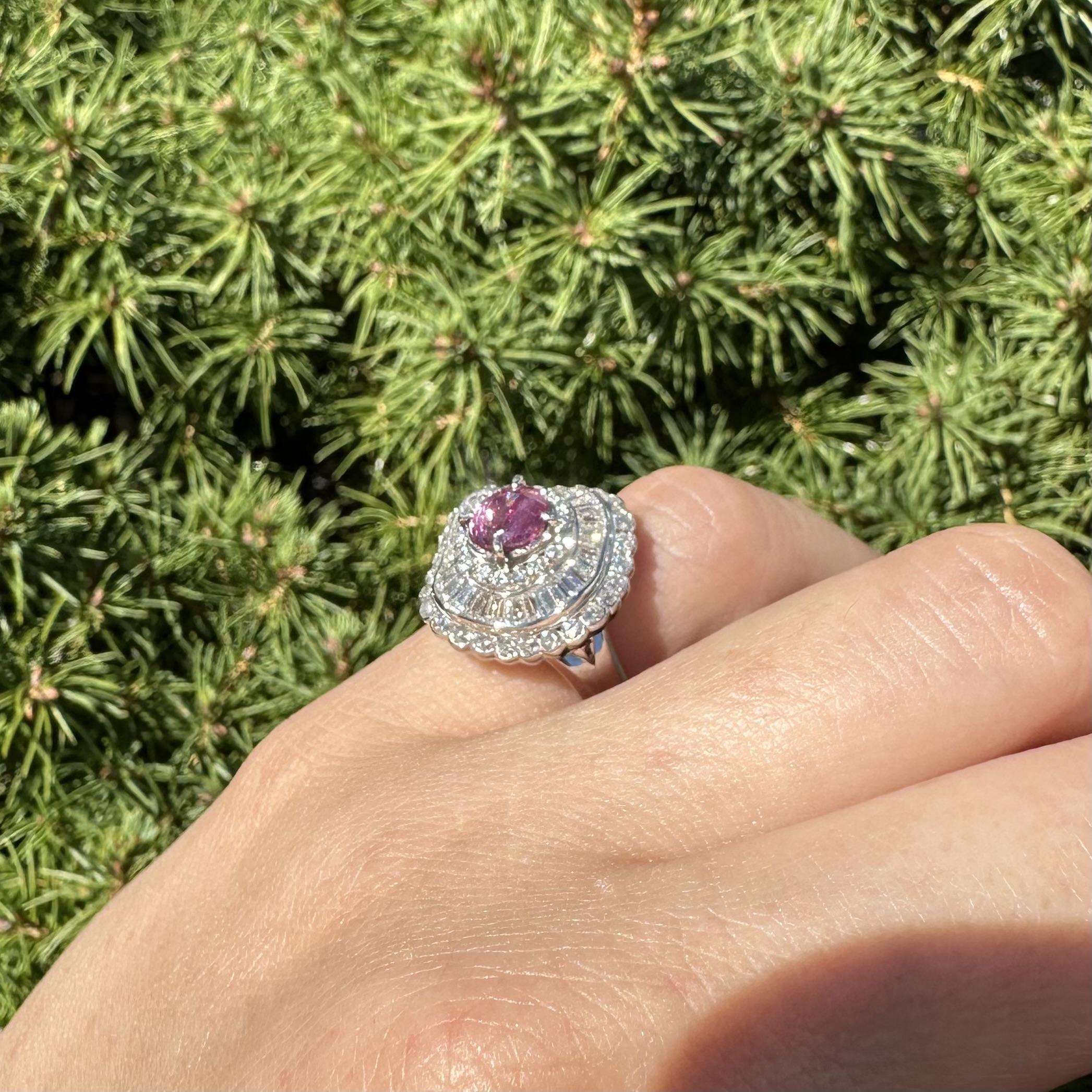 Platino GIA 2,77ctw Ceilán Vívido Zafiro Rosa Diamante Anillo Bailarina Ondulado en venta 10