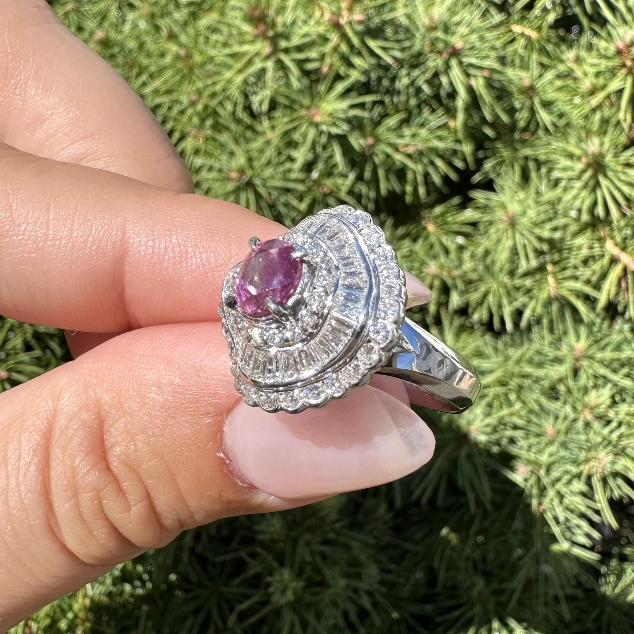 Platino GIA 2,77ctw Ceilán Vívido Zafiro Rosa Diamante Anillo Bailarina Ondulado en venta 12